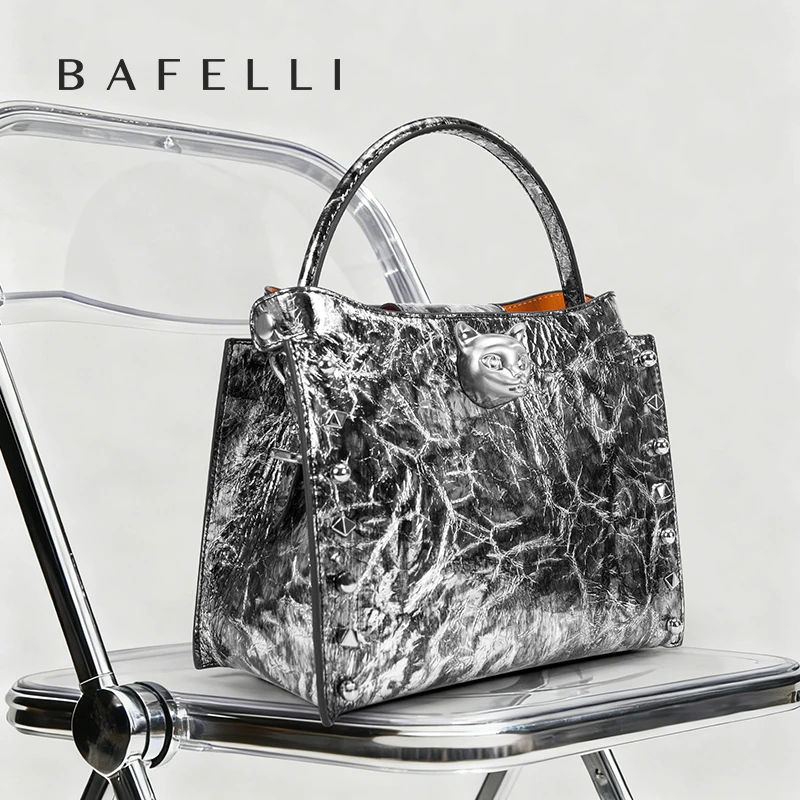 Top Layer Cowhide Leather Rivet Handbag Adjustable Shoulder Strap Crossbody Handbag
Top Layer Cowhide Leather Rivet Handbag Adjustable Shoulder Strap Crossbody Handbag