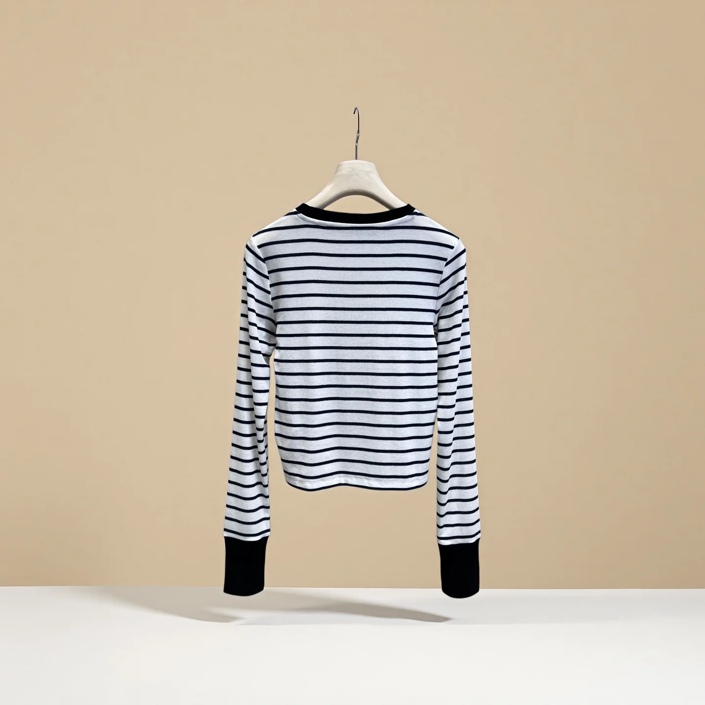 26 New Spring Contrast Round Neck Striped Comfortable Bottoming Shirt
26 New Spring Contrast Round Neck Striped Comfortable Bottoming Shirt