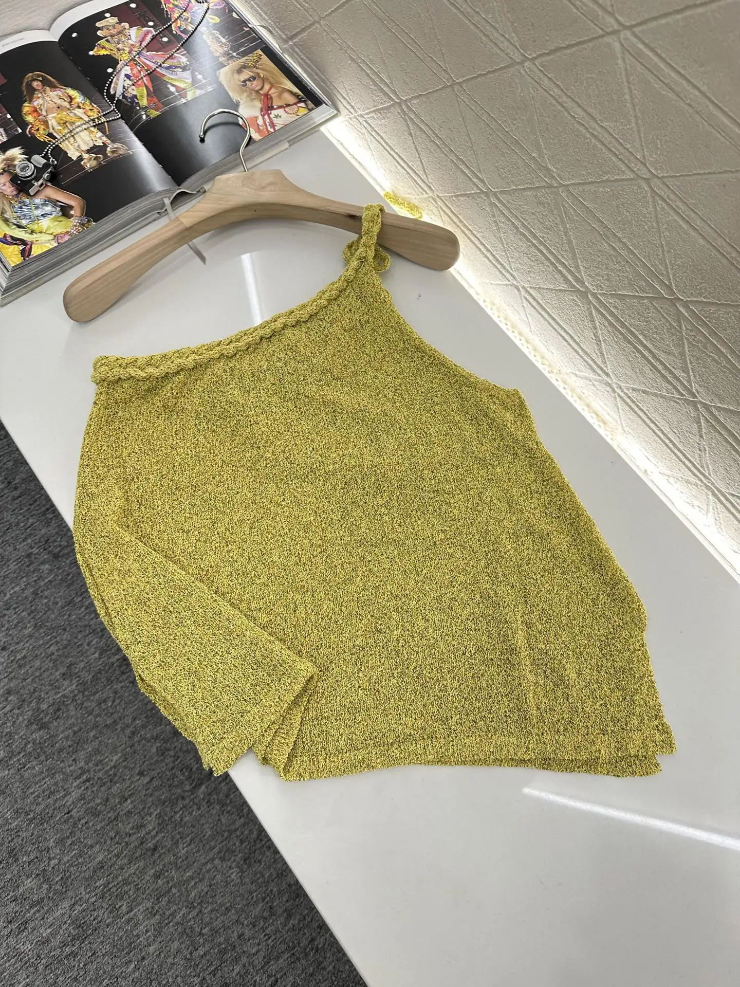 2025 Summer Fashion New Sexy Asymmetric One-Shoulder Knitted Rope Oblique Shoulder Knitted Vest With Side Slits
2025 Summer Fashion New Sexy Asymmetric One-Shoulder Knitted Rope Oblique Shoulder Knitted Vest With Side Slits