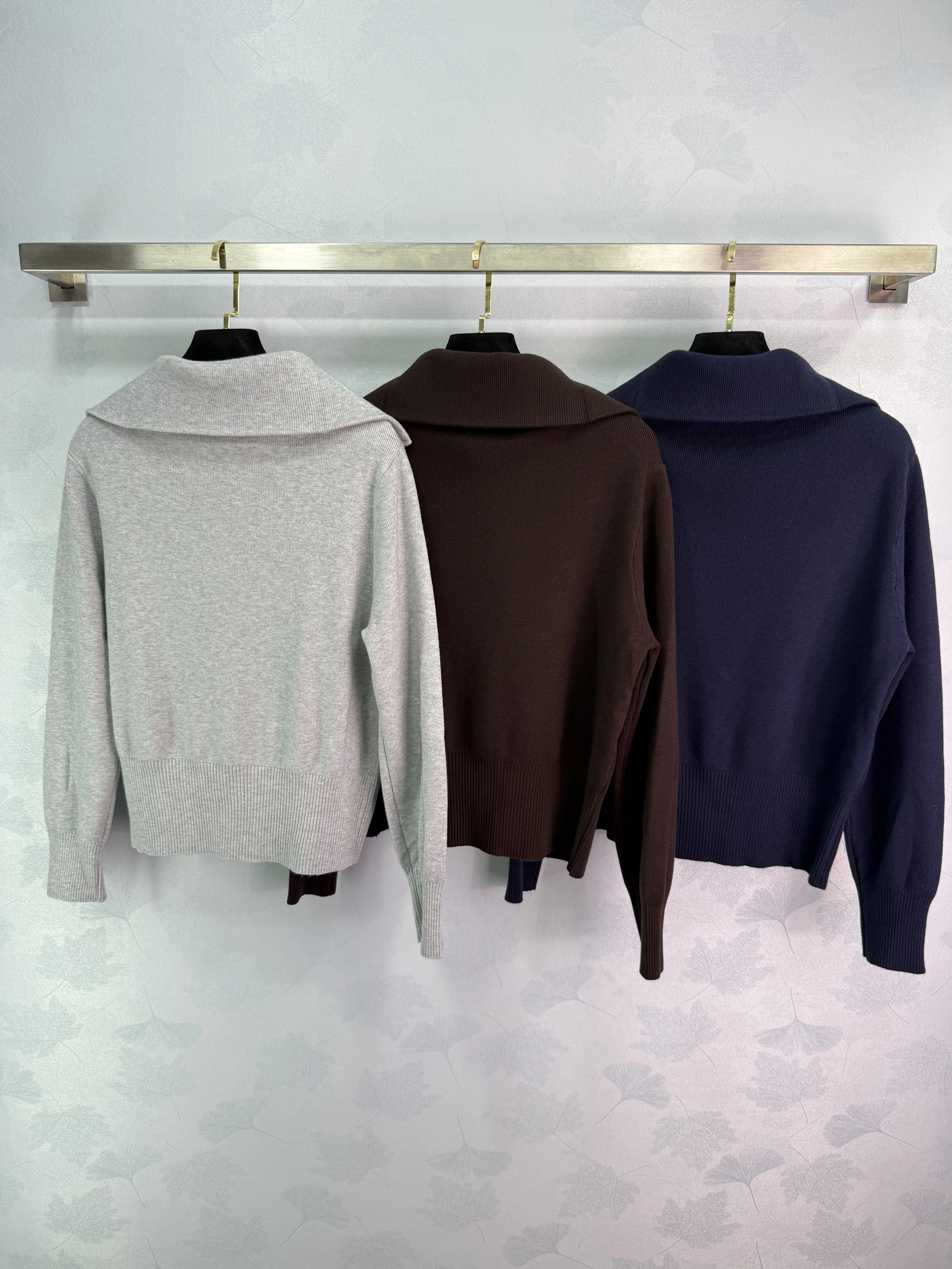 25 autumn and winter new high-end quality pullover, high neck, long sleeved knit, solid color temperament base sweater
25 autumn and winter new high-end quality pullover, high neck, long sleeved knit, solid color temperament base sweater