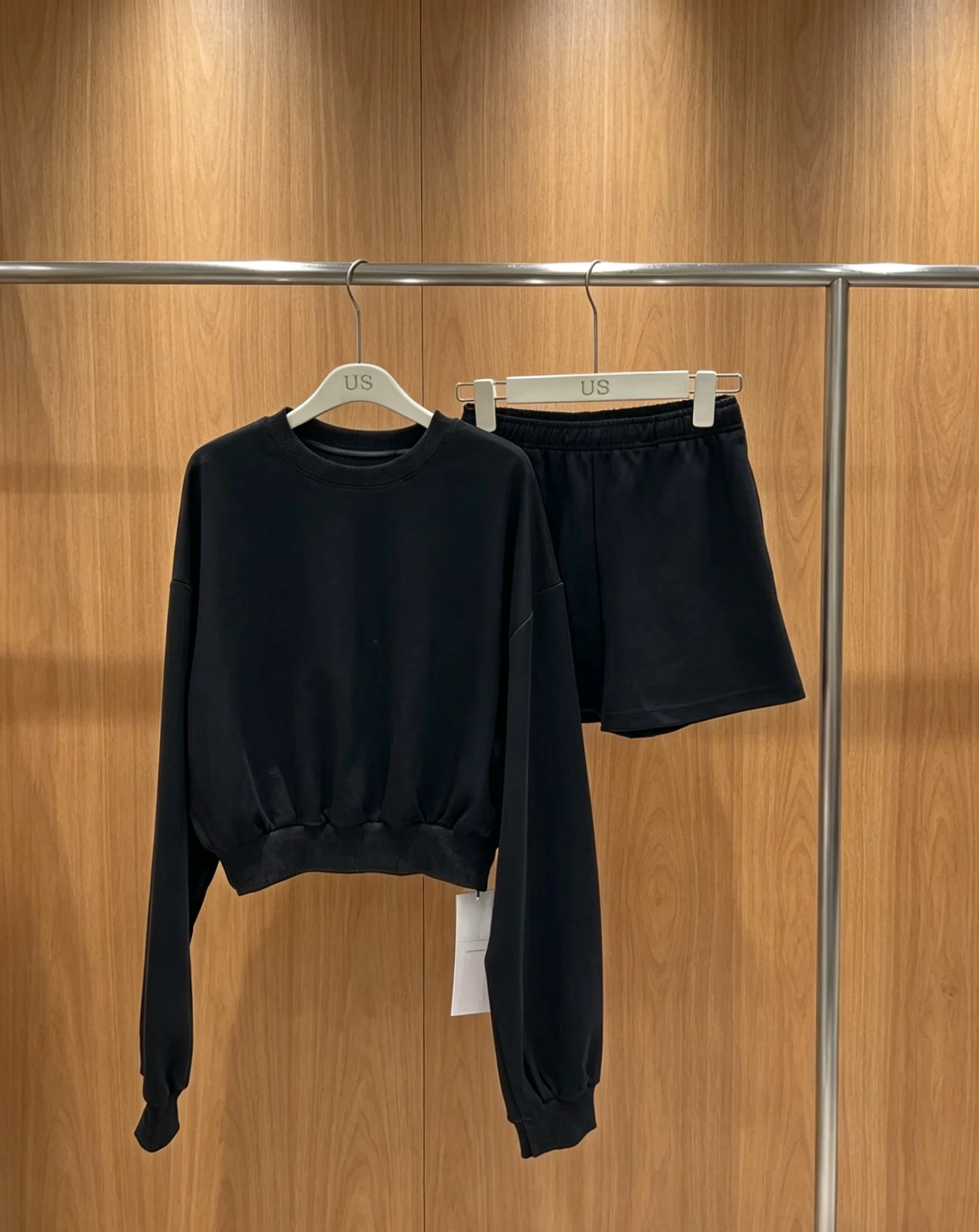 Spring early-season Dopamine casual crew-neck short-sleeved hoodie + elasticated shorts yoga sports outfit LH05
Spring early-season Dopamine casual crew-neck short-sleeved hoodie + elasticated shorts yoga sports outfit LH05