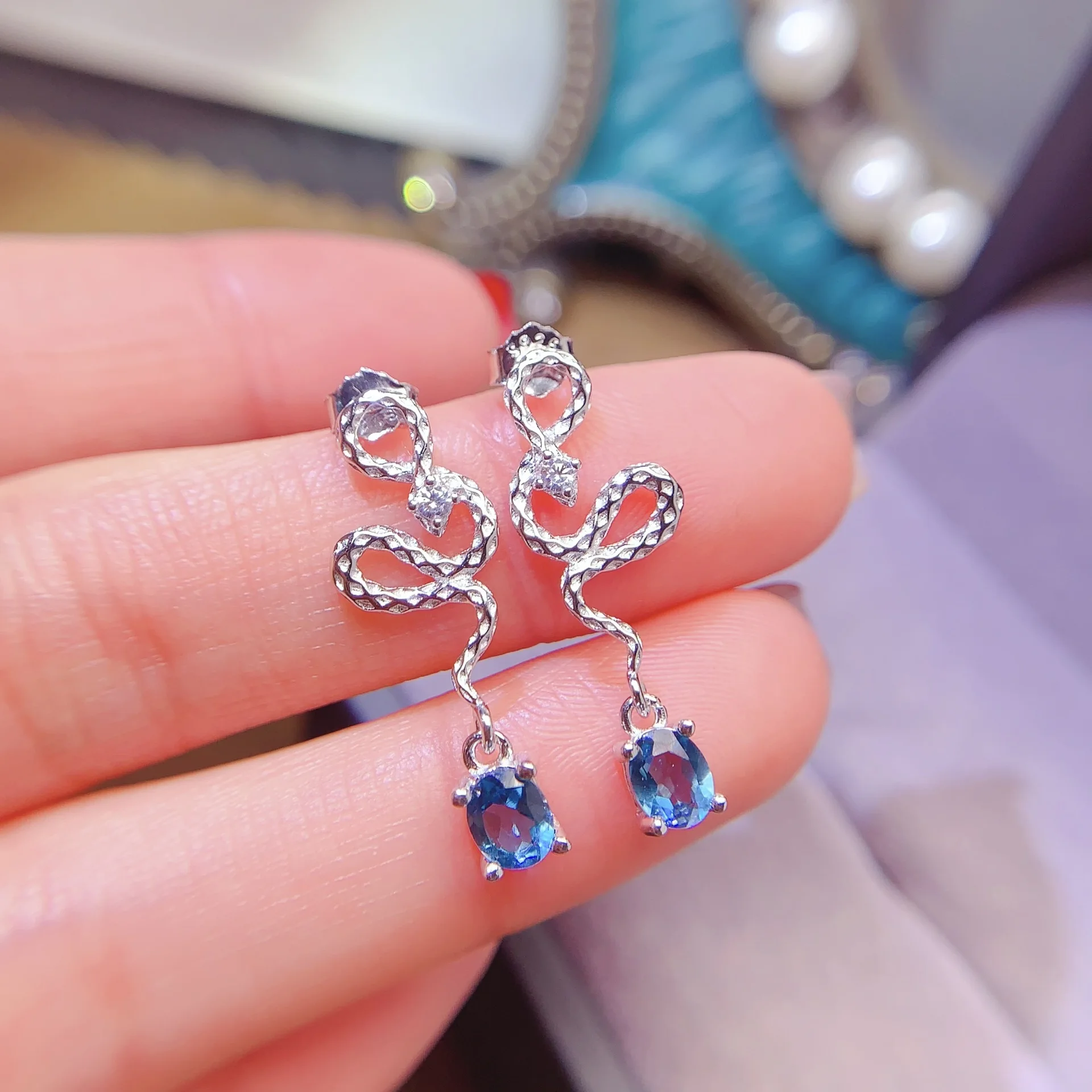 KJJEAXCMY Fine Jewelry Women's Earrings 925 Sterling Silver Inset Natural Swiss Blue Topaz 4x5mm Small Snake to Girlfriend New
KJJEAXCMY Fine Jewelry Women's Earrings 925 Sterling Silver Inset Natural Swiss Blue Topaz 4x5mm Small Snake to Girlfriend New