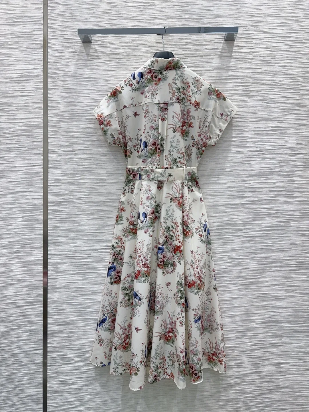 2026 Early Spring Designer Dress Ruffled sleeves with Belt velvet Mid-Length A-line Button Slimming Half-Sleeved
2026 Early Spring Designer Dress Ruffled sleeves with Belt velvet Mid-Length A-line Button Slimming Half-Sleeved