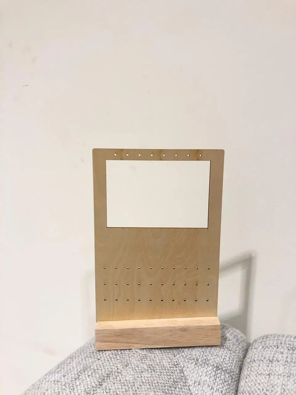 Wooden Earring Display Stand Contemporary Jewelry Organizer Stylish Showcase for Earrings Perfect for Home Decor and Craft
Wooden Earring Display Stand Contemporary Jewelry Organizer Stylish Showcase for Earrings Perfect for Home Decor and Craft