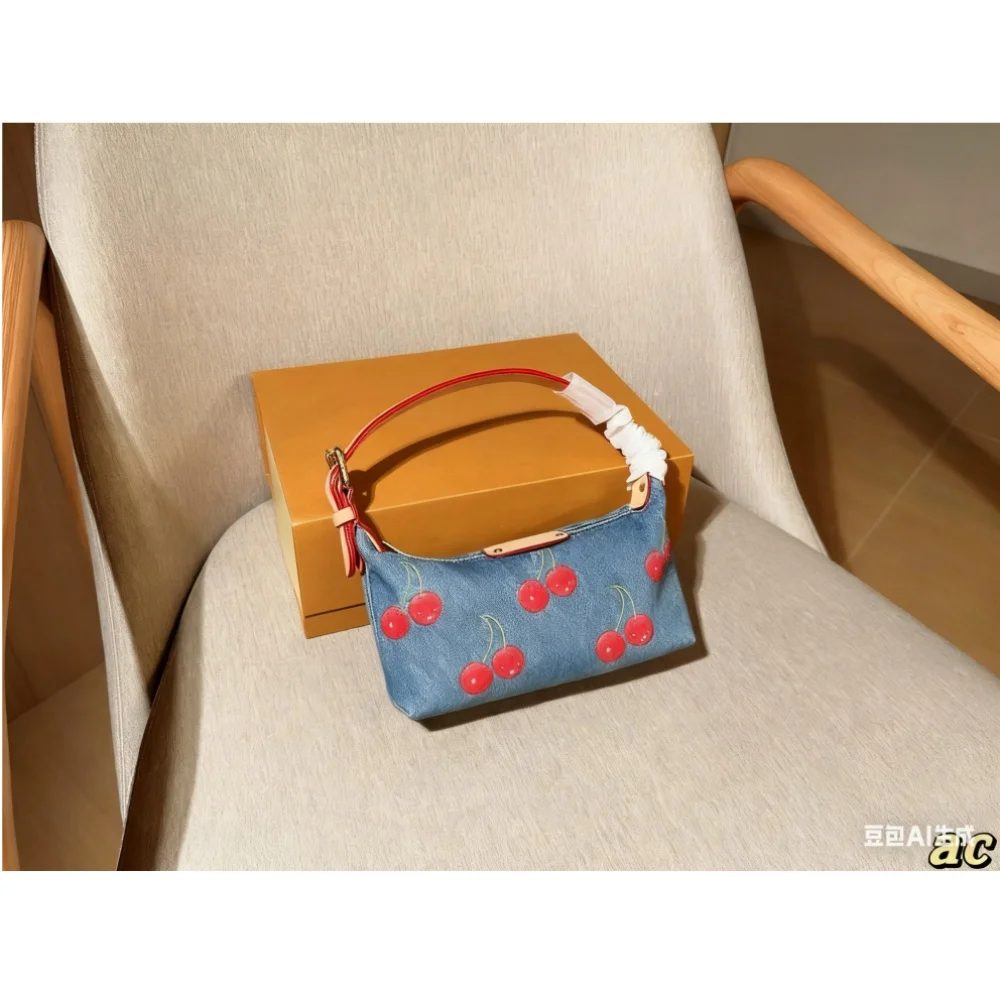 2025 New SIZE:20×12×7 CM Fashionable Versatile bags leather cherry Portable can be carried on the shoulder no boxes
2025 New SIZE:20×12×7 CM Fashionable Versatile bags leather cherry Portable can be carried on the shoulder no boxes