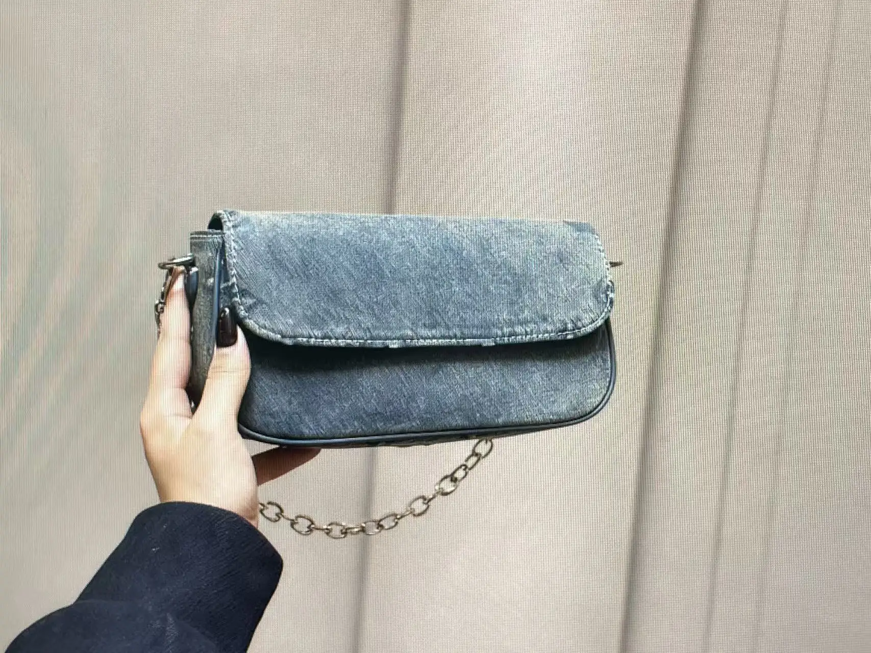 2025 Autumn/Winter New Design Women's Double Chain Mahjong Bag 22*12 cm
2025 Autumn/Winter New Design Women's Double Chain Mahjong Bag 22*12 cm