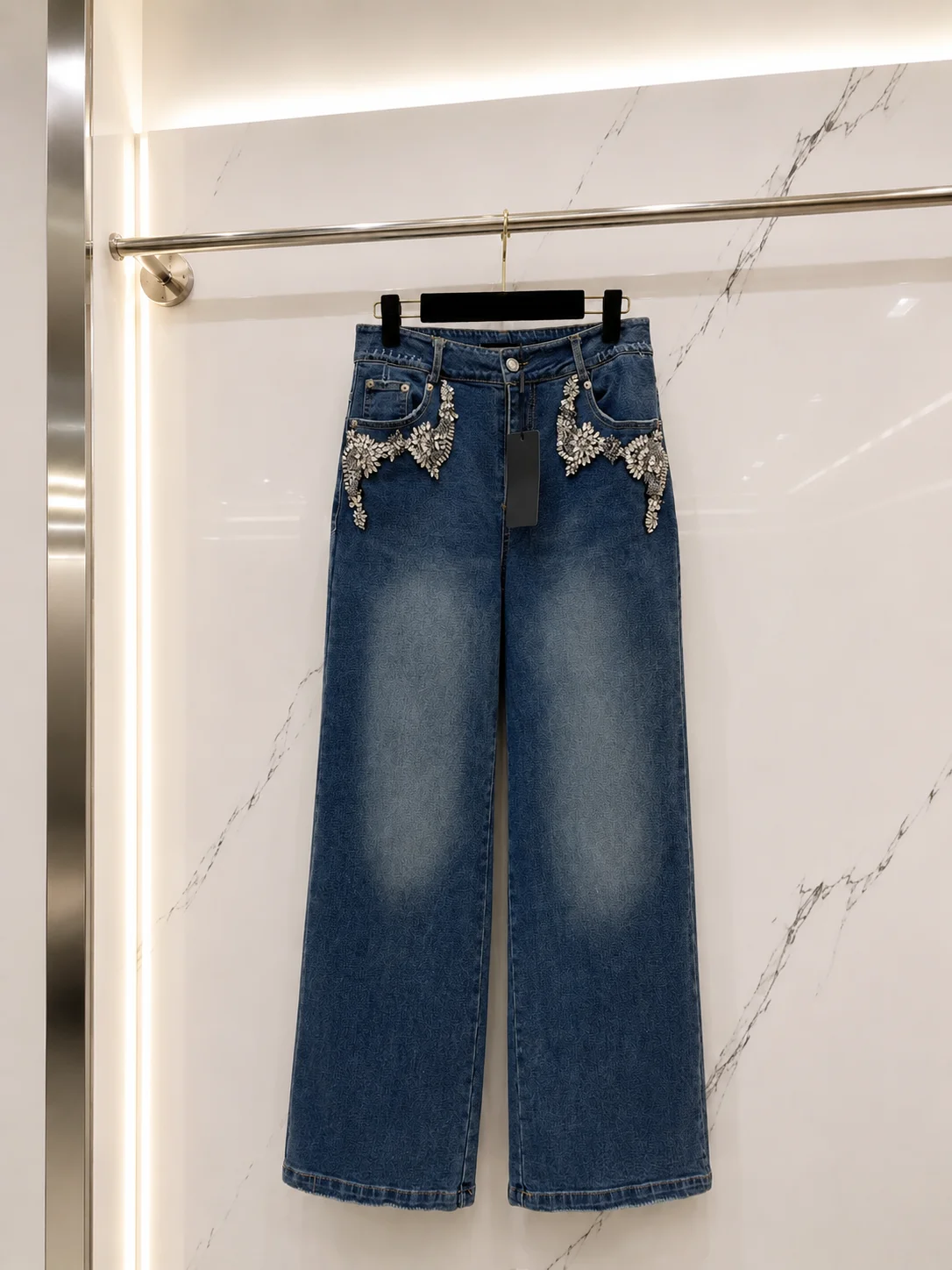 2026 Women Jeans High Waist Wide Leg Washed Cotton Denim Pants With Symmetric Rhinestone Floral Appliques
2026 Women Jeans High Waist Wide Leg Washed Cotton Denim Pants With Symmetric Rhinestone Floral Appliques