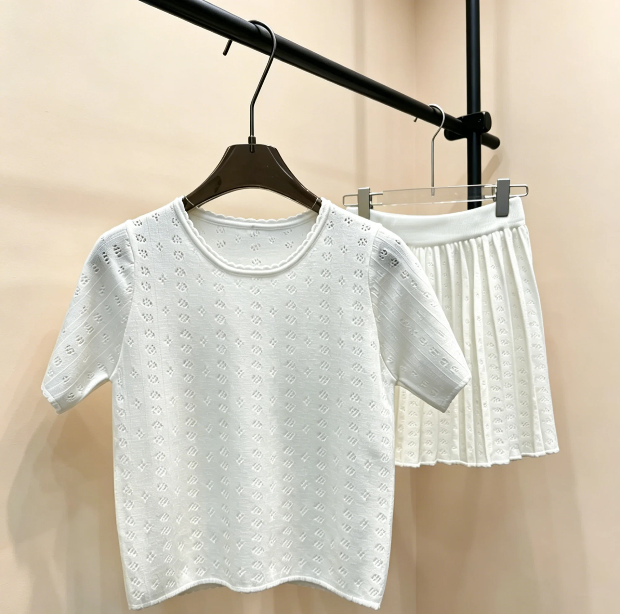 2026 New Style Womens White Short Sleeve and Half Skirt Set Size M L Casual Vitality and Versatile Code 018
2026 New Style Womens White Short Sleeve and Half Skirt Set Size M L Casual Vitality and Versatile Code 018