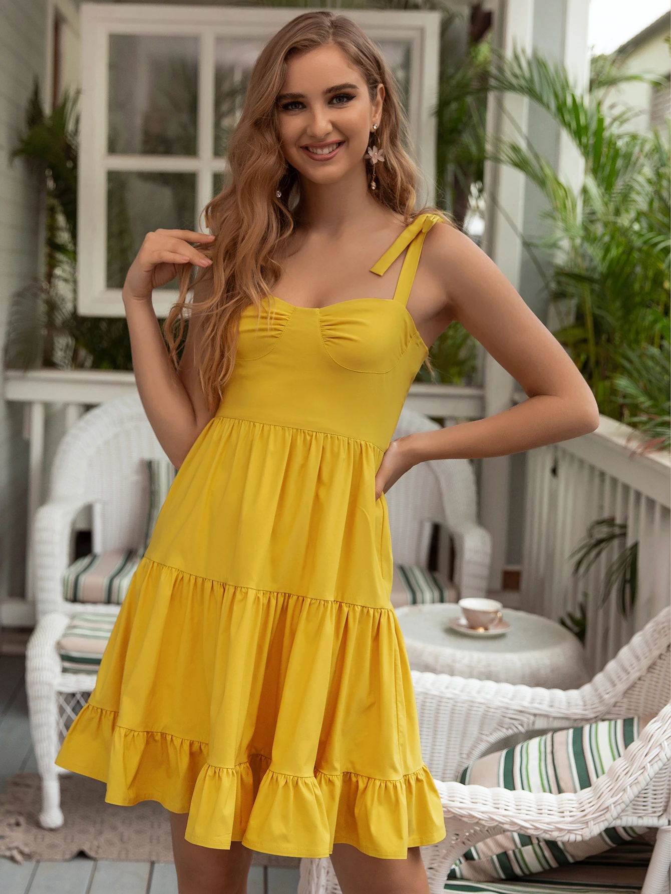Женский атласный многоярусный сарафан с рюшами Angel-fashion, свободное платье трапециевидной формы с завязками - желтый
Женский атласный многоярусный сарафан с рюшами Angel-fashion, свободное платье трапециевидной формы с завязками - желтый