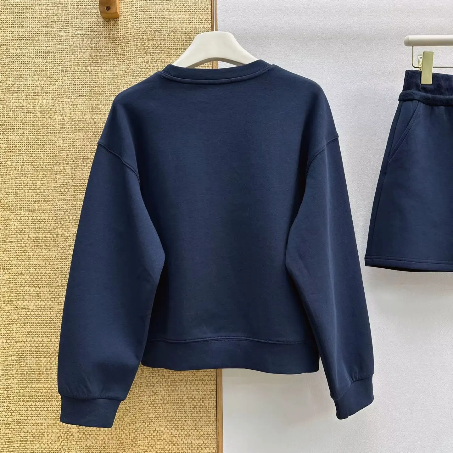 2026 Women Clothing Early Spring Wear Classic Versatile Casual Suit Round Neck Loose Sweatshirt Skirt Cotton Material
2026 Women Clothing Early Spring Wear Classic Versatile Casual Suit Round Neck Loose Sweatshirt Skirt Cotton Material