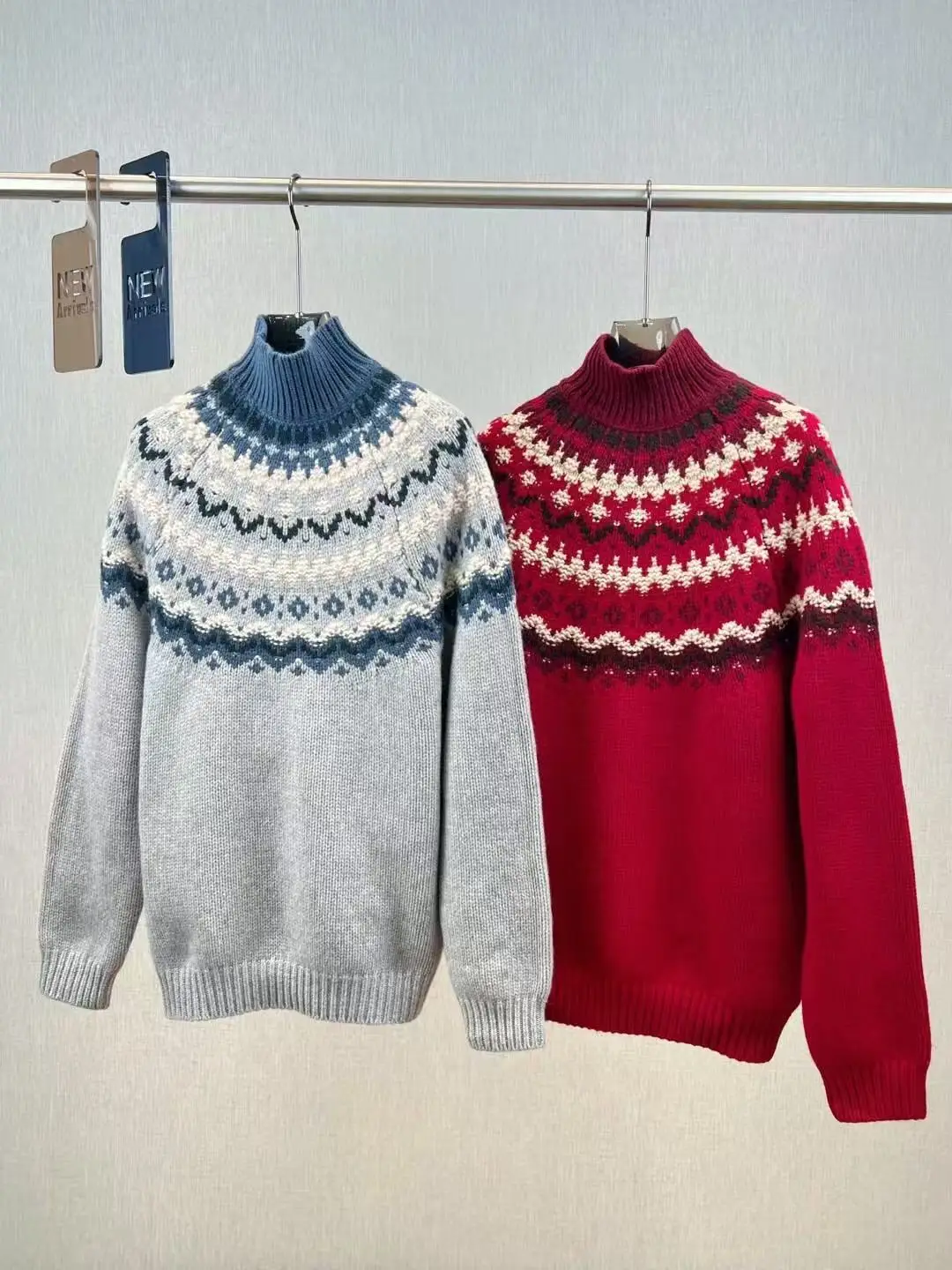 Women's 100% cashmere retro jacquard sweater with nordic style
Women's 100% cashmere retro jacquard sweater with nordic style