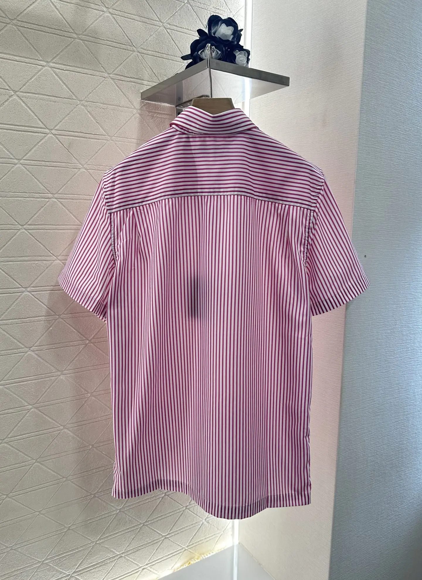 Summer New Twill Cotton Material Comfortable Loose Commuting Red Vertical Striped Short Sleeve Shirt
Summer New Twill Cotton Material Comfortable Loose Commuting Red Vertical Striped Short Sleeve Shirt