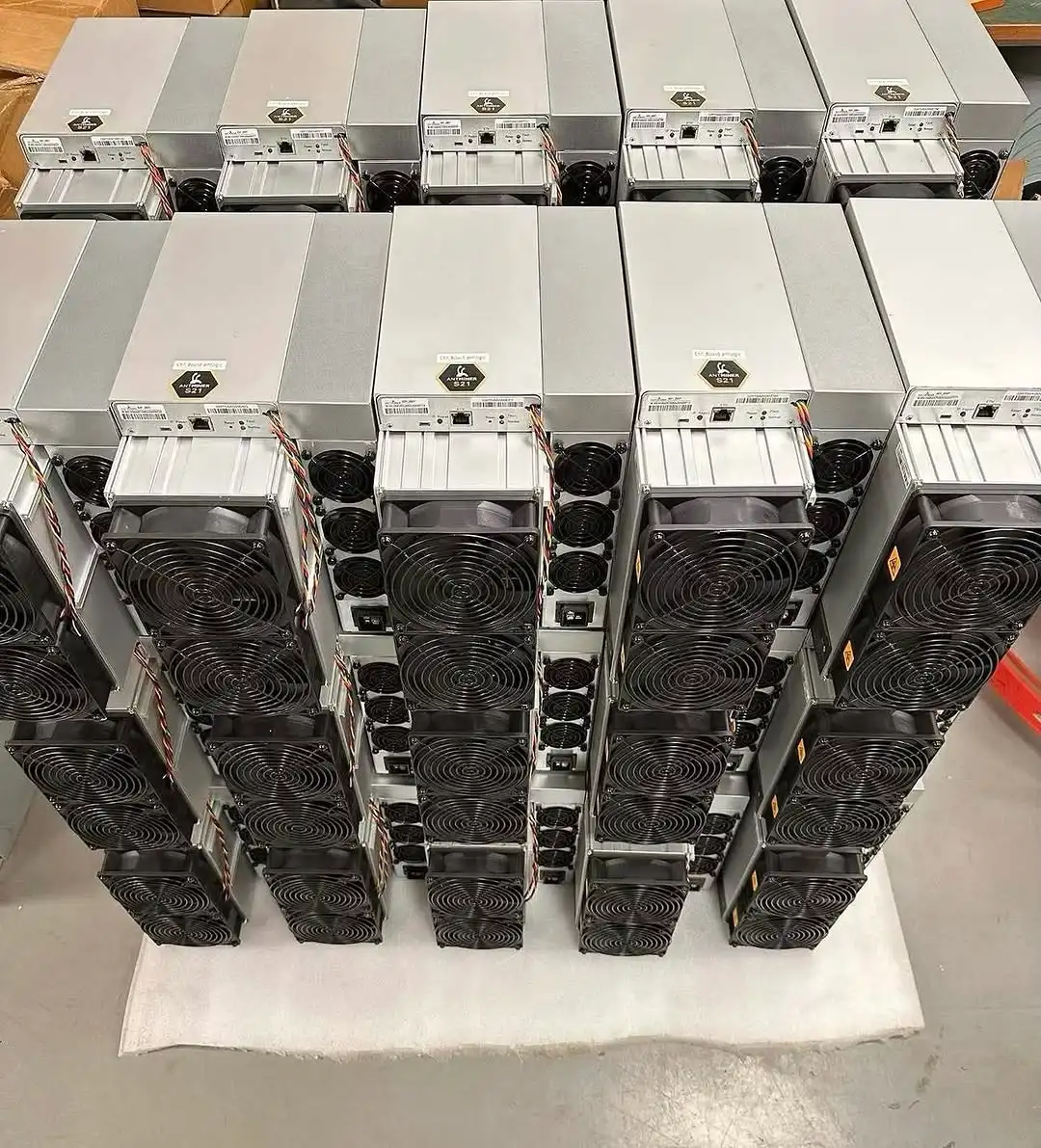 GO‼️‼️PAY 5 GET 2 FREE _Bitmain Antminer S21 200TH/s Bitcoin Miner | 3500W 17.5J/TH SHA-256 ASIC Mining Machine | BTC BCH BSV
GO‼️‼️PAY 5 GET 2 FREE _Bitmain Antminer S21 200TH/s Bitcoin Miner | 3500W 17.5J/TH SHA-256 ASIC Mining Machine | BTC BCH BSV