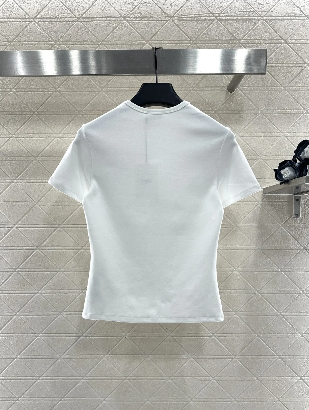 25 summer new high-quality women's versatile pullover round neck short T-shirt temperament solid color top
25 summer new high-quality women's versatile pullover round neck short T-shirt temperament solid color top