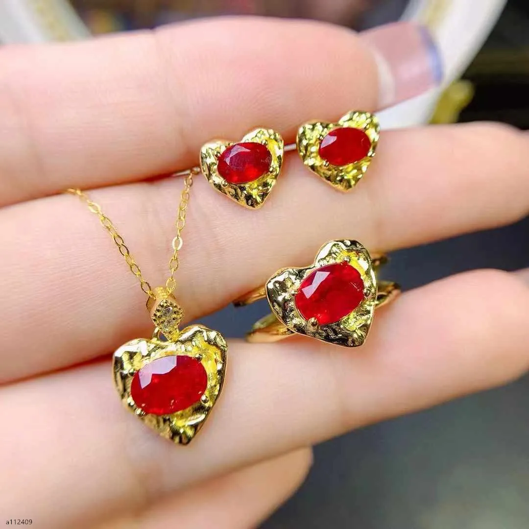 Boutique Jewelry Women's Set 925 Pure Silver Natural Burmese Ruby Ring Pendant Necklace Earrings Wedding Party Birthday Gift New
Boutique Jewelry Women's Set 925 Pure Silver Natural Burmese Ruby Ring Pendant Necklace Earrings Wedding Party Birthday Gift New