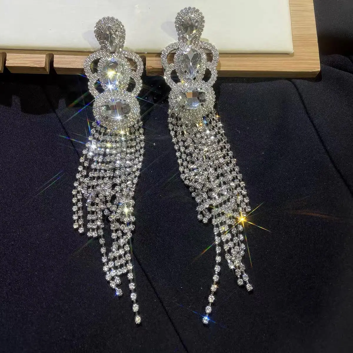 Luxe Radiance Crystal Chandelier Earrings – Glamorous Statement Dangle for Evening & Party Wear
Luxe Radiance Crystal Chandelier Earrings – Glamorous Statement Dangle for Evening & Party Wear