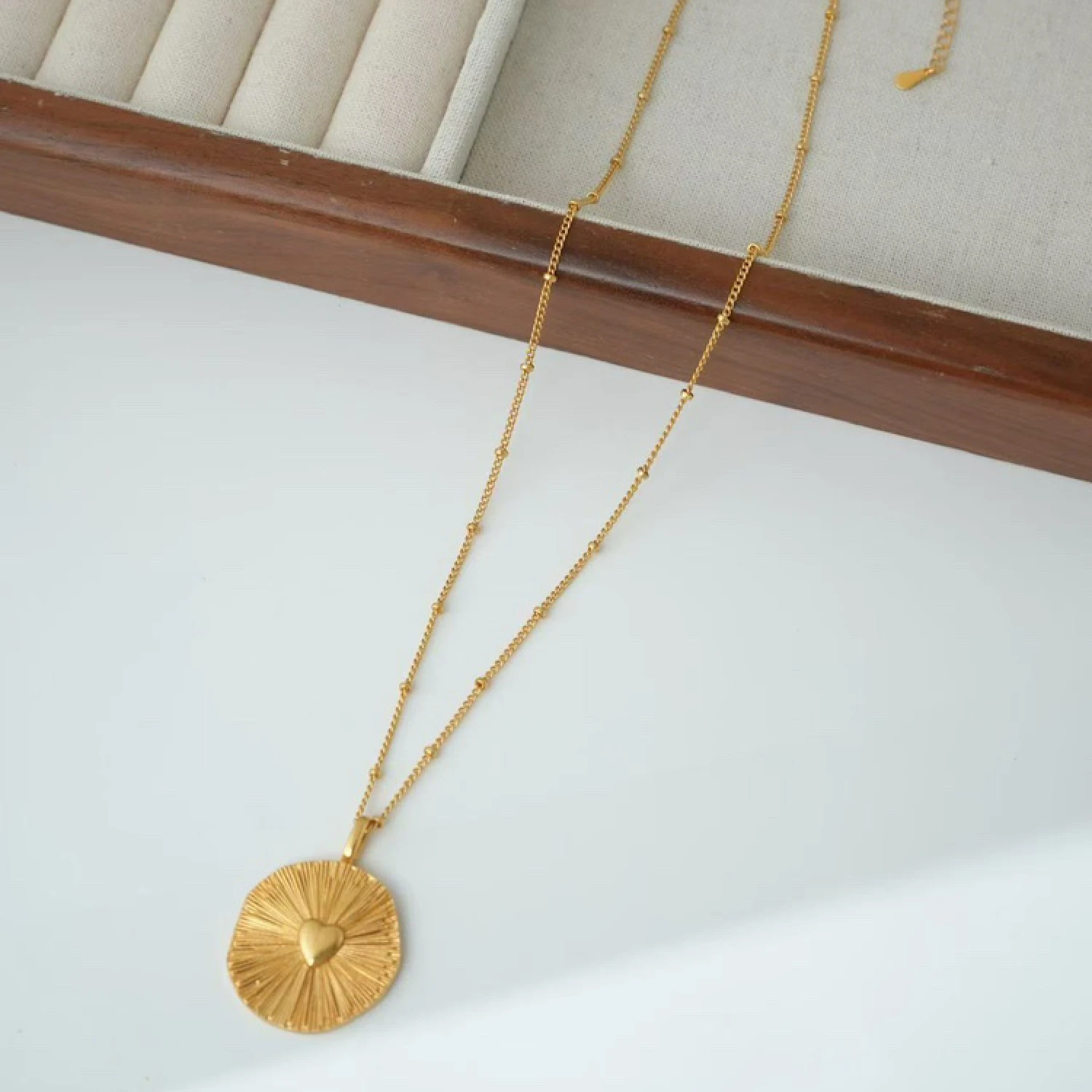 YAJUNIEL 24K Real Gold Plated Heart Charm Round Disc Pendant Necklace for Women Hypoallergenic Statement Necklace Jewerly Gifts
YAJUNIEL 24K Real Gold Plated Heart Charm Round Disc Pendant Necklace for Women Hypoallergenic Statement Necklace Jewerly Gifts