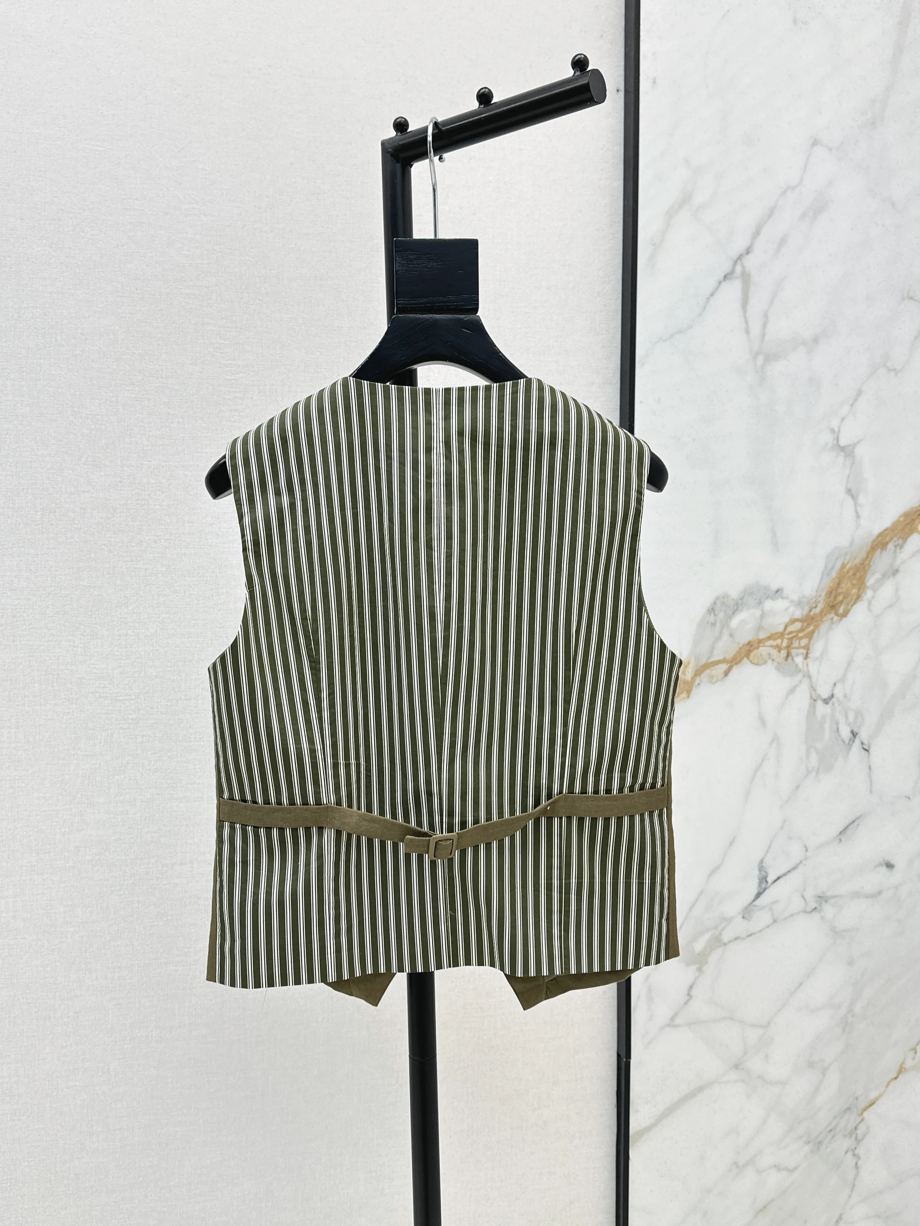 2025 New Vest Striped Sleeveless Buttons V-neck Pockets Waistband Fashionable Versatile Slimming Figure-hugging
2025 New Vest Striped Sleeveless Buttons V-neck Pockets Waistband Fashionable Versatile Slimming Figure-hugging
