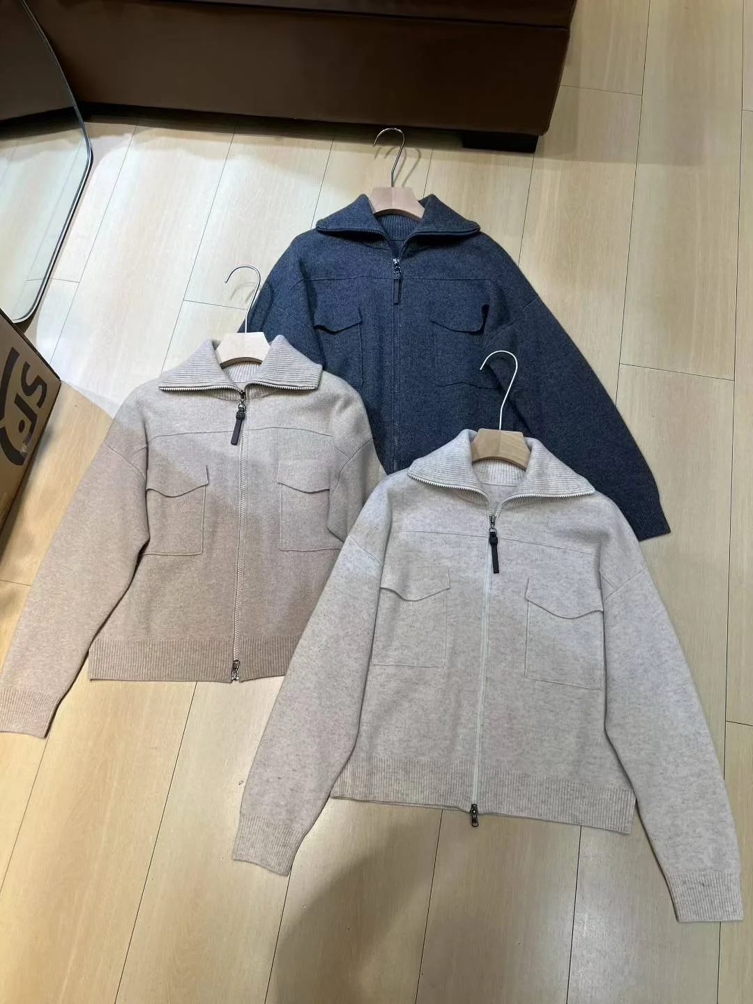 Autumn luxurious solid color lapel design neckline zipped cashmere cardigan jacket
Autumn luxurious solid color lapel design neckline zipped cashmere cardigan jacket