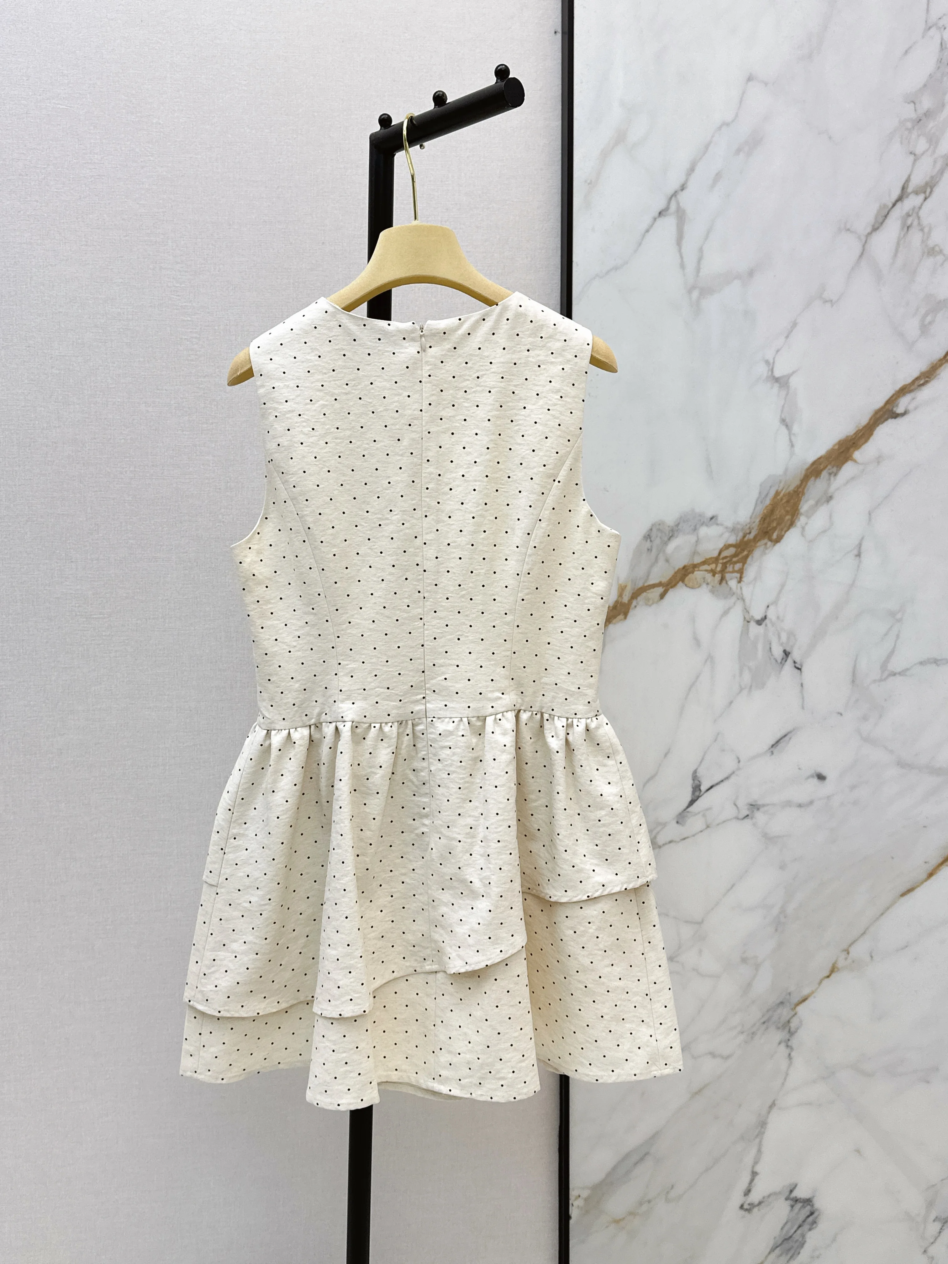 2026 New Style Sleeveless Dress Figure-hugging Cake-style Skirt With A Short Hem Exuding A Slimming Effect
2026 New Style Sleeveless Dress Figure-hugging Cake-style Skirt With A Short Hem Exuding A Slimming Effect