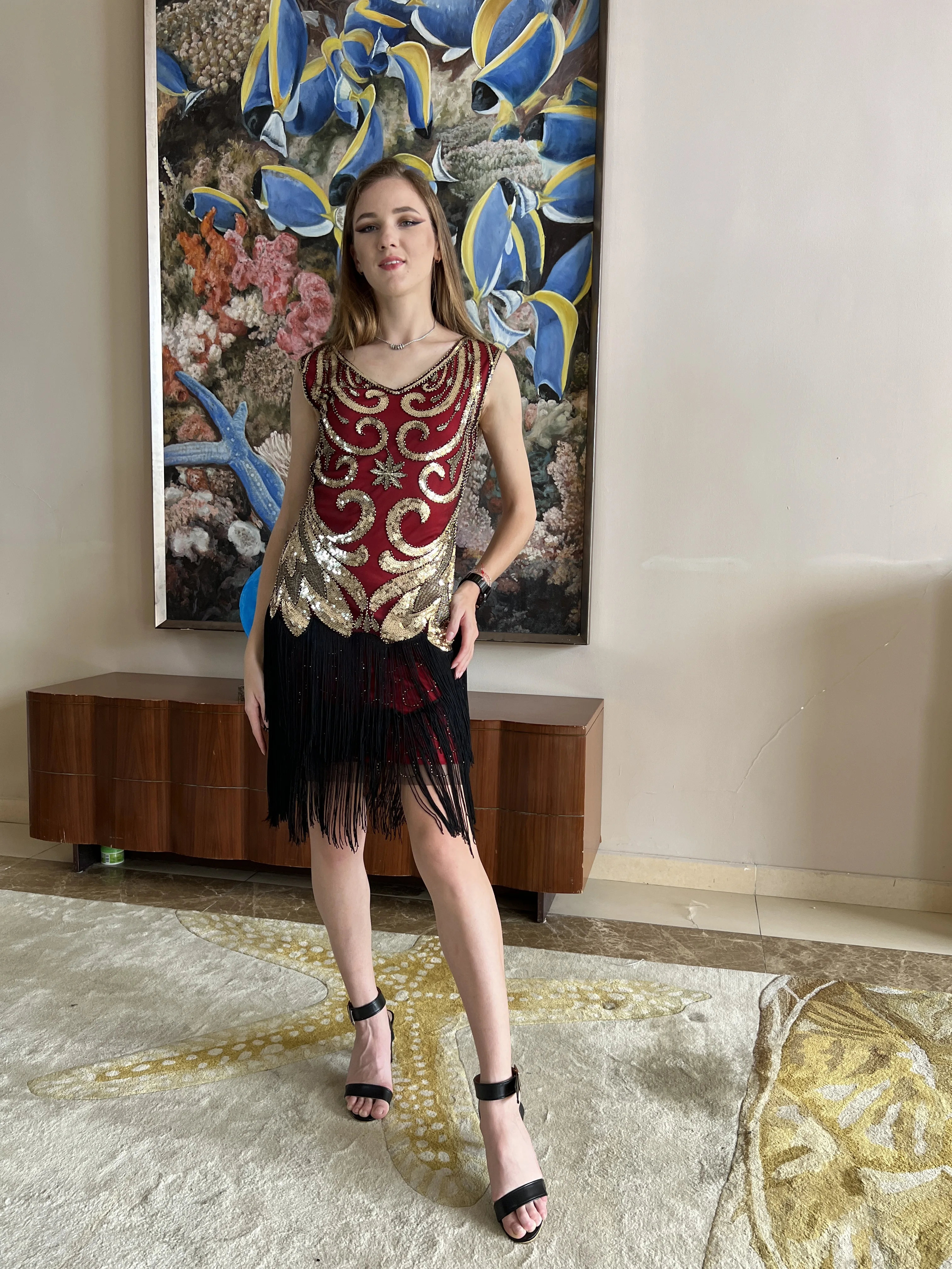 Красное платье с бахромой и пайетками Angel Fashion с цветочным узором — элегантное вечернее платье без бретелек для особых случаев
Красное платье с бахромой и пайетками Angel Fashion с цветочным узором — элегантное вечернее платье без бретелек для особых случаев