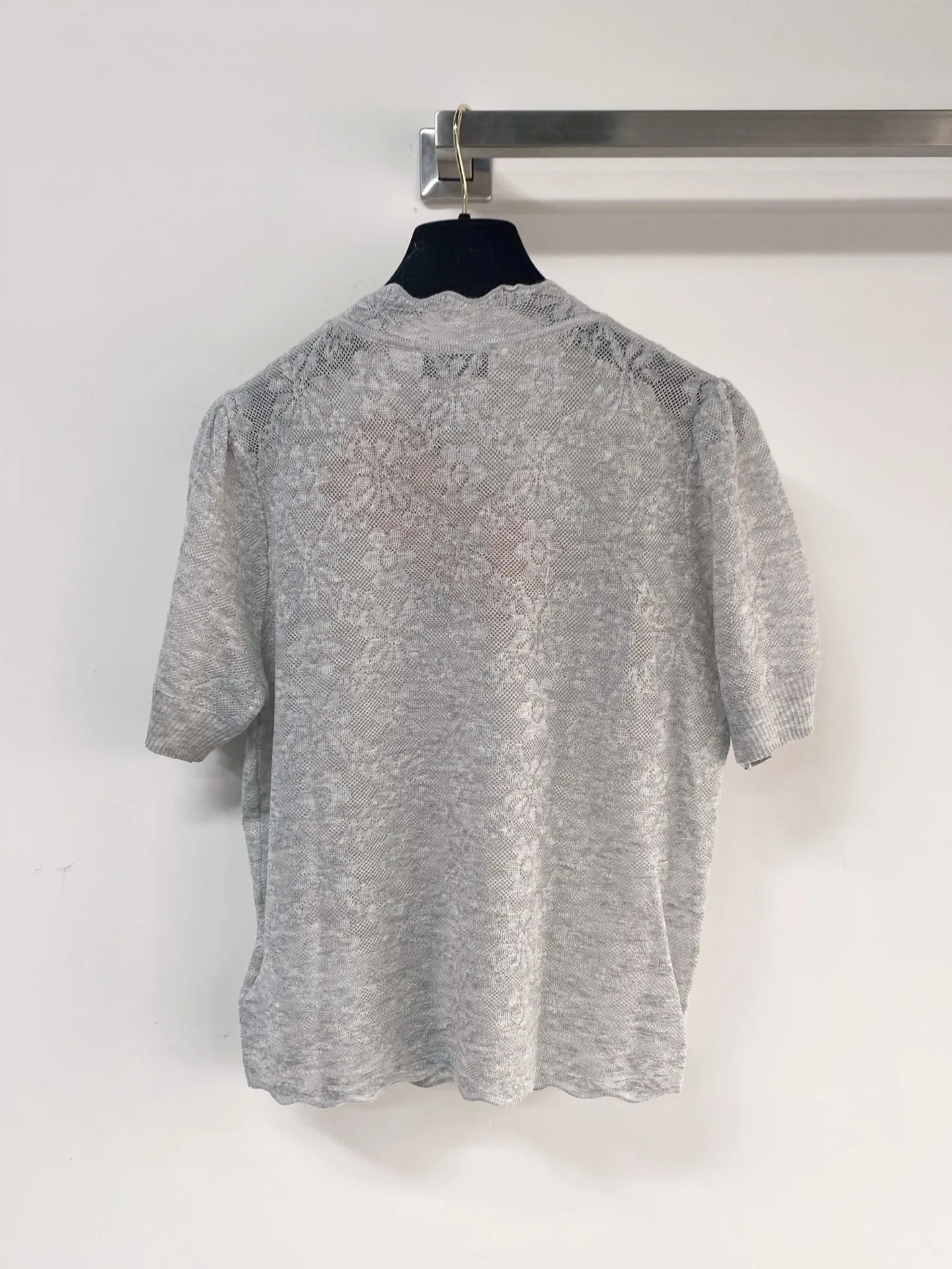 2026 Summer Women's Scalloped Neck Floral Jacquard Knit Top Puff Sleeve Sheer Blouse ZX18568
2026 Summer Women's Scalloped Neck Floral Jacquard Knit Top Puff Sleeve Sheer Blouse ZX18568