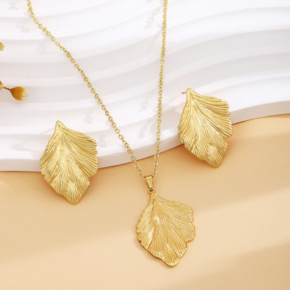 Gold Color Clip Earrings with Necklace Set for Women Fashion Minimalist Jewelry Set Trendy Luxury Earrings Jewelry Gift Daily
Gold Color Clip Earrings with Necklace Set for Women Fashion Minimalist Jewelry Set Trendy Luxury Earrings Jewelry Gift Daily