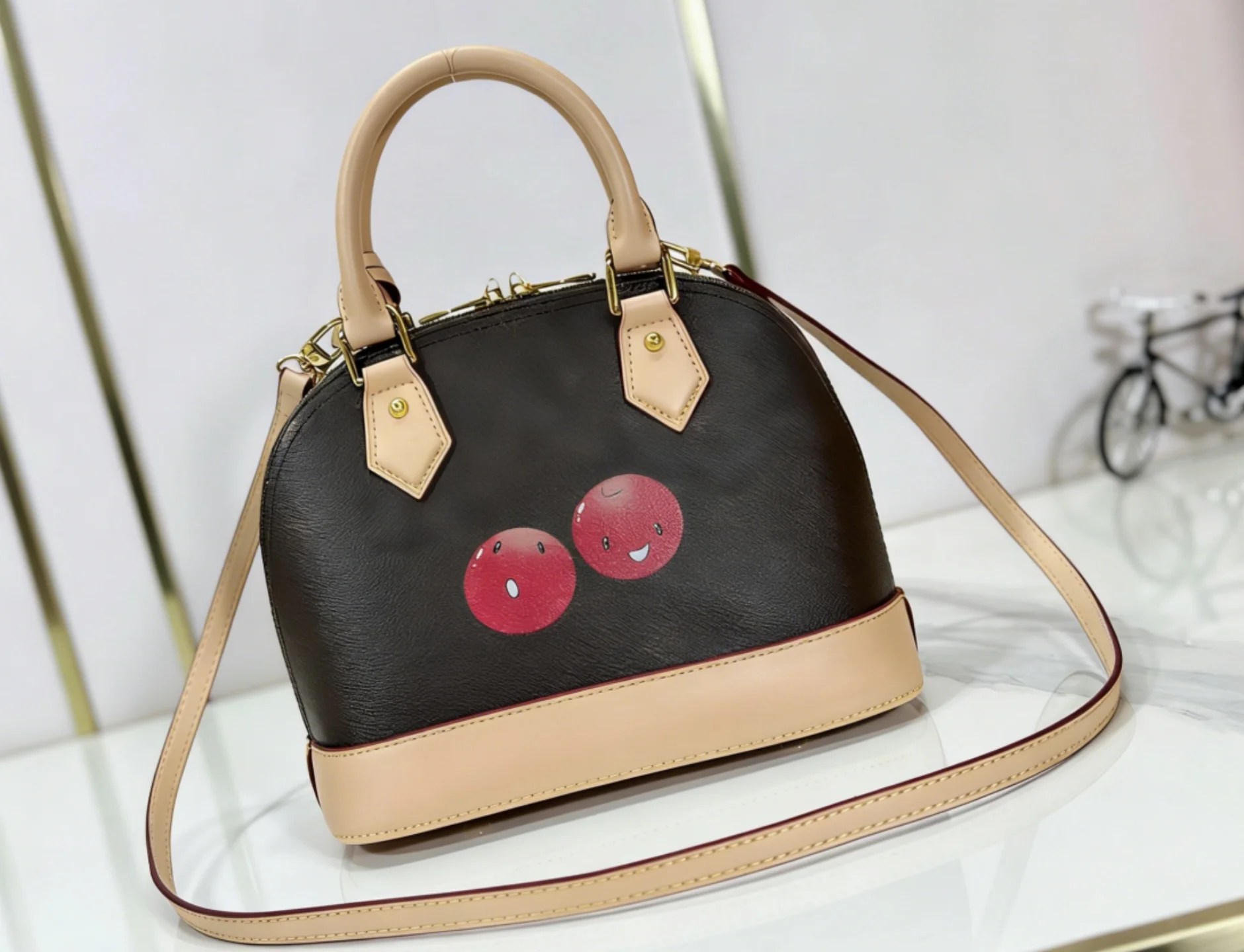 Новая женская сумка 2026 года: винтажная, повседневная, универсальная, для работы, на плечо, 23x17 см, ZX2607
Новая женская сумка 2026 года: винтажная, повседневная, универсальная, для работы, на плечо, 23x17 см, ZX2607