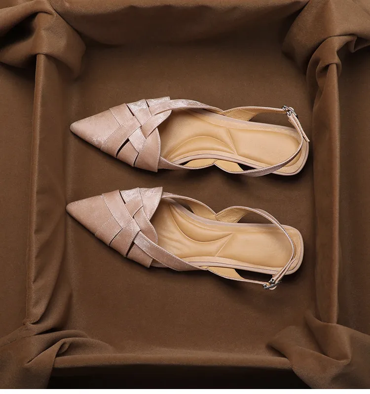 SHOEBOX Low heeled Roman shoes for women, summer 2026 vintage leather woven toe cap with a single strap and empty back sandals
SHOEBOX Low heeled Roman shoes for women, summer 2026 vintage leather woven toe cap with a single strap and empty back sandals