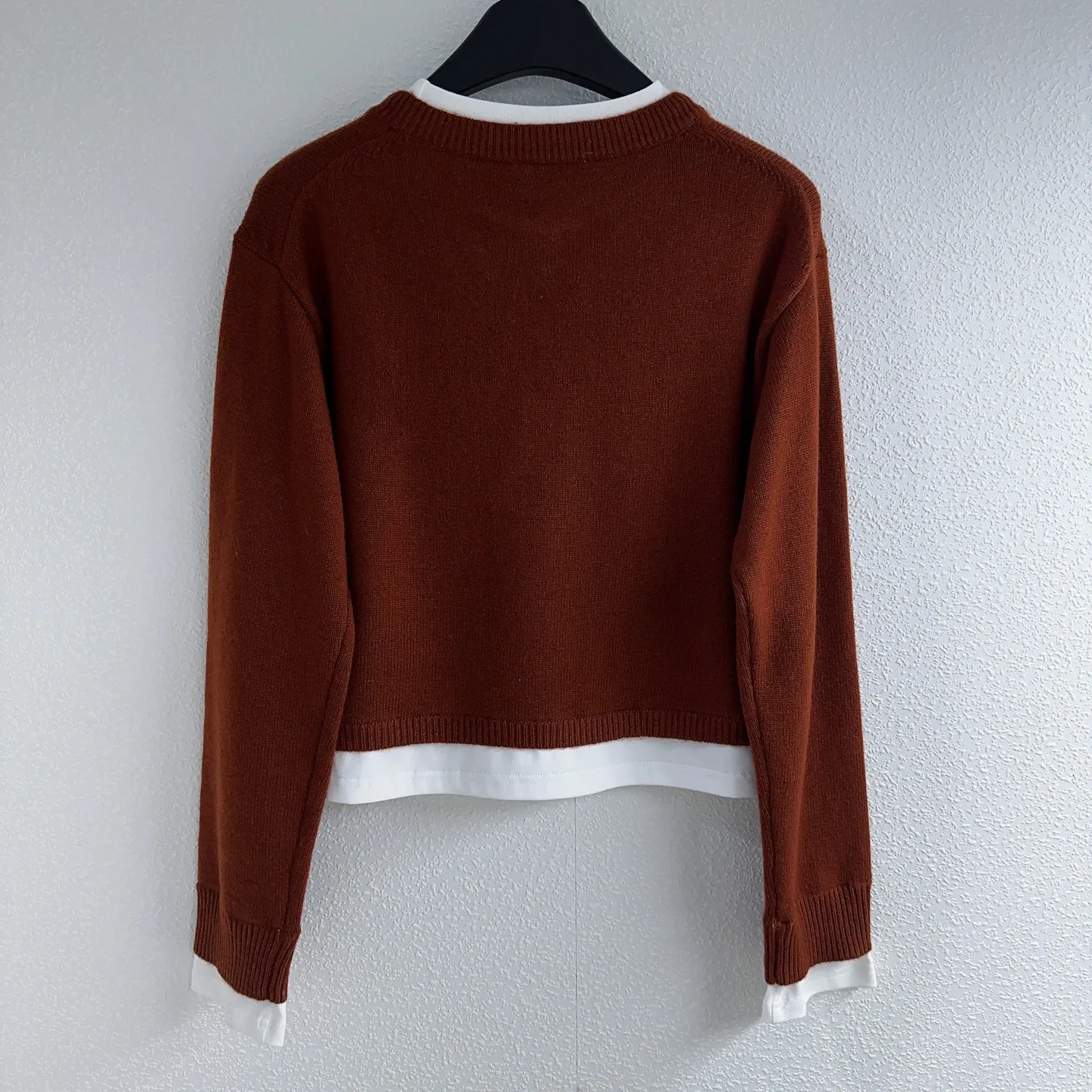 Early Autumn New Women's Round Neck Collision Color Splicing Fake Two-piece Pullover Long-sleeved Sweater
Early Autumn New Women's Round Neck Collision Color Splicing Fake Two-piece Pullover Long-sleeved Sweater