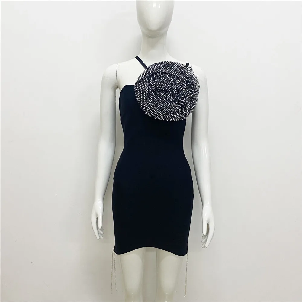Fashionable Women's One Shoulder Sleeveless Slim Bandage Dress 2023 Elegant Rayon Diamond Celebrity Party Party
Fashionable Women's One Shoulder Sleeveless Slim Bandage Dress 2023 Elegant Rayon Diamond Celebrity Party Party