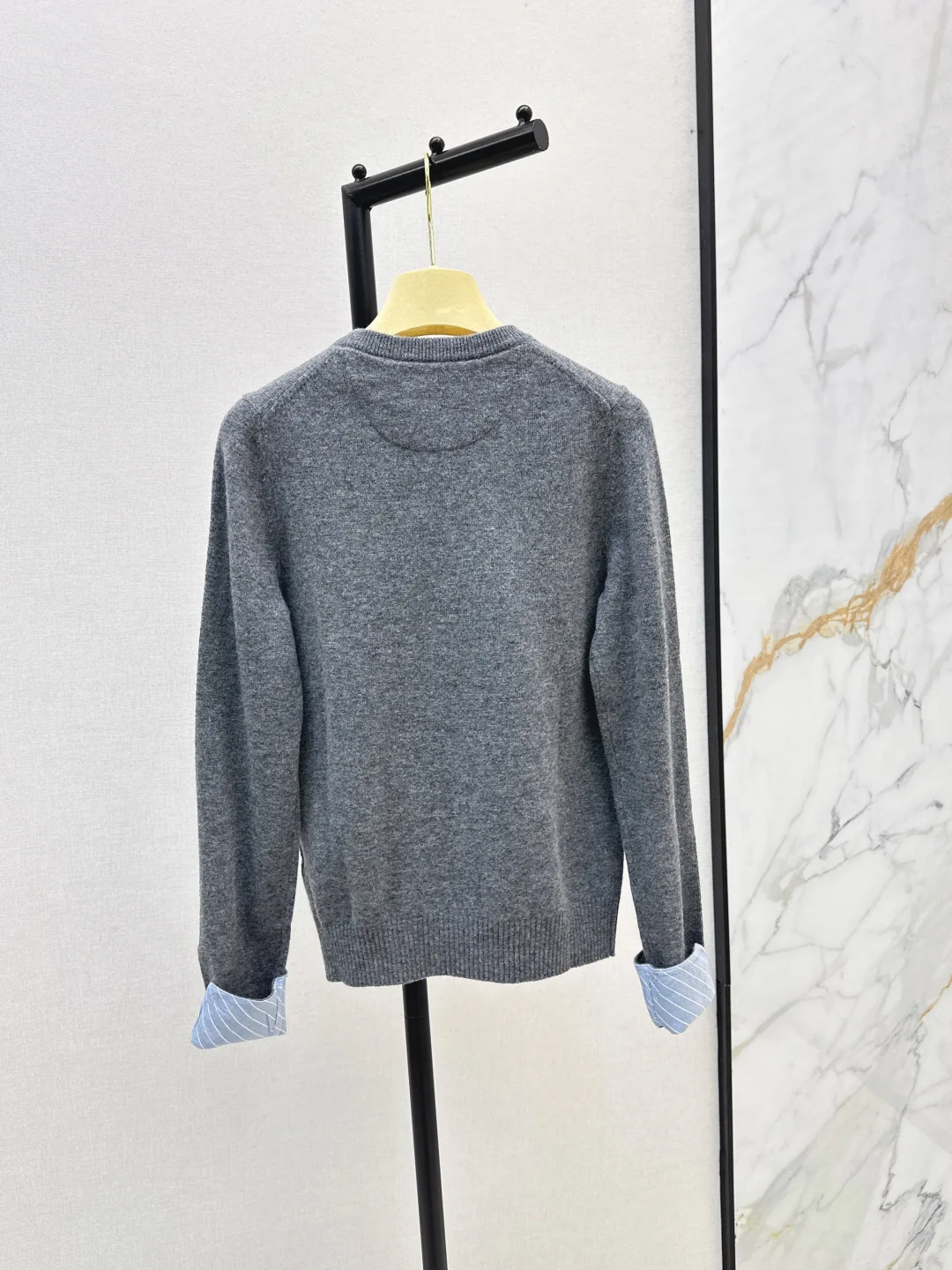2025 New Sweater long-sleeved o-neck wool buttons Fashionable Versatile Slimming Figure-hugging winter autumn
2025 New Sweater long-sleeved o-neck wool buttons Fashionable Versatile Slimming Figure-hugging winter autumn