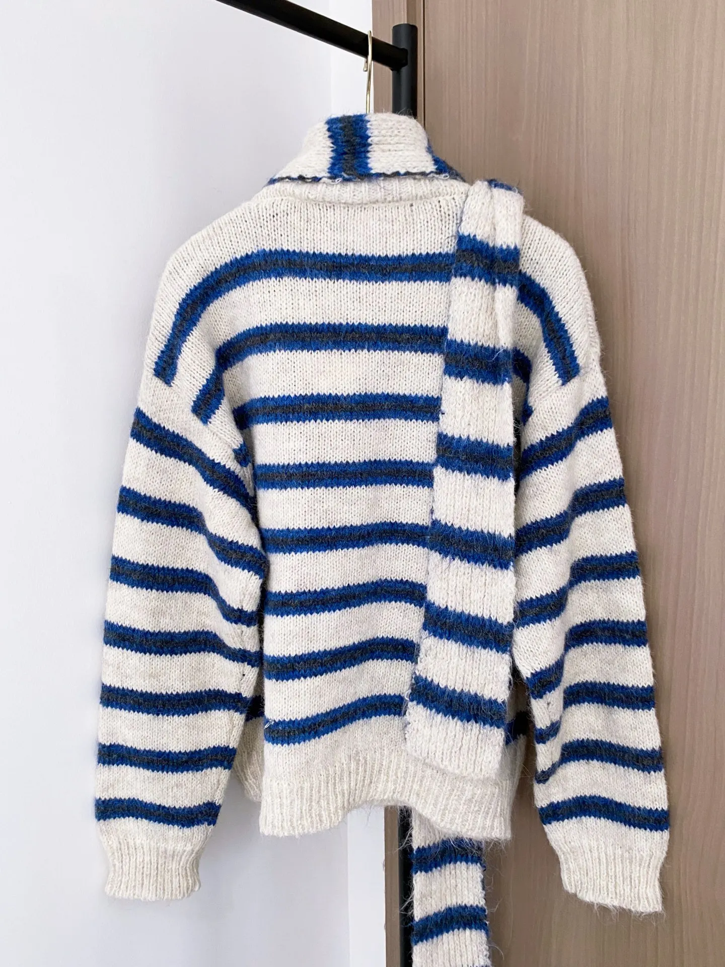 2025 Autumn And Winter Fashion Women'S Clothes New Cardigan Embroidery Decoration Slimming Wear Essential
2025 Autumn And Winter Fashion Women'S Clothes New Cardigan Embroidery Decoration Slimming Wear Essential