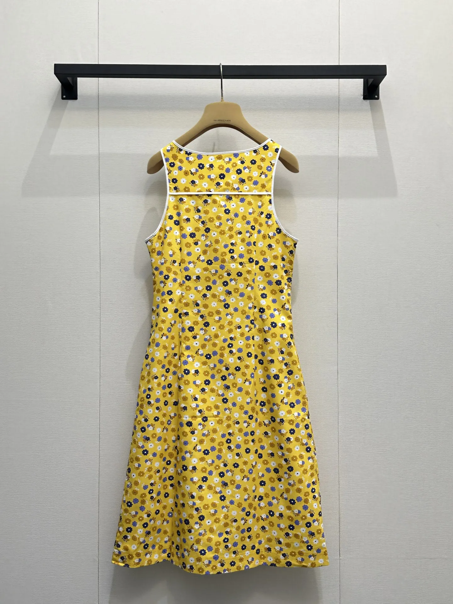 2026 Early Spring Designer Dress Ruffled sleeves with Belt velvet Mid-Length A-line Button Slimming Half-Sleeved
2026 Early Spring Designer Dress Ruffled sleeves with Belt velvet Mid-Length A-line Button Slimming Half-Sleeved