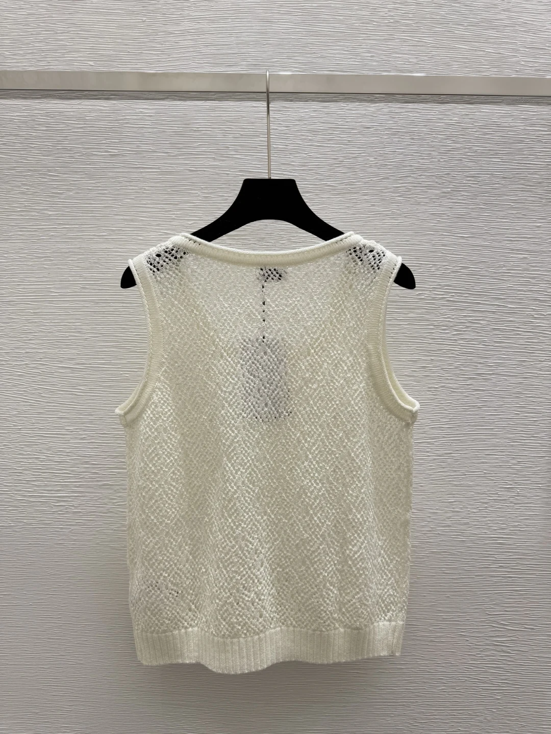 25 Summer New U-neck Hollow Temperament Casual Three-Color Comfortable Stretch Camisole
25 Summer New U-neck Hollow Temperament Casual Three-Color Comfortable Stretch Camisole