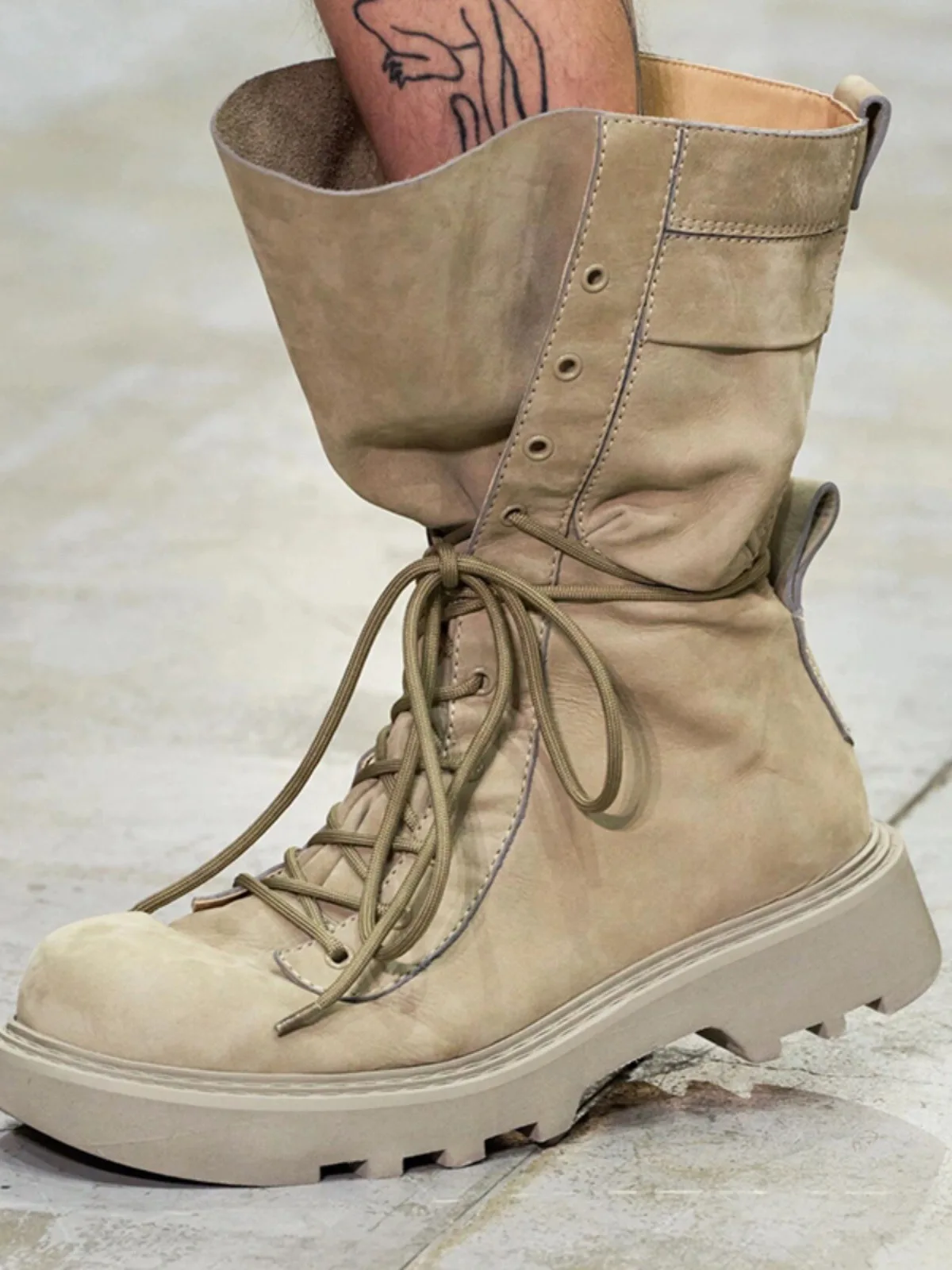 Big Round Toe Suede Lace up Mid Calf Boots Women White Flat Leather Big Size Boot Luxury Designer 2024 New Runway Soft Shoes
Big Round Toe Suede Lace up Mid Calf Boots Women White Flat Leather Big Size Boot Luxury Designer 2024 New Runway Soft Shoes
