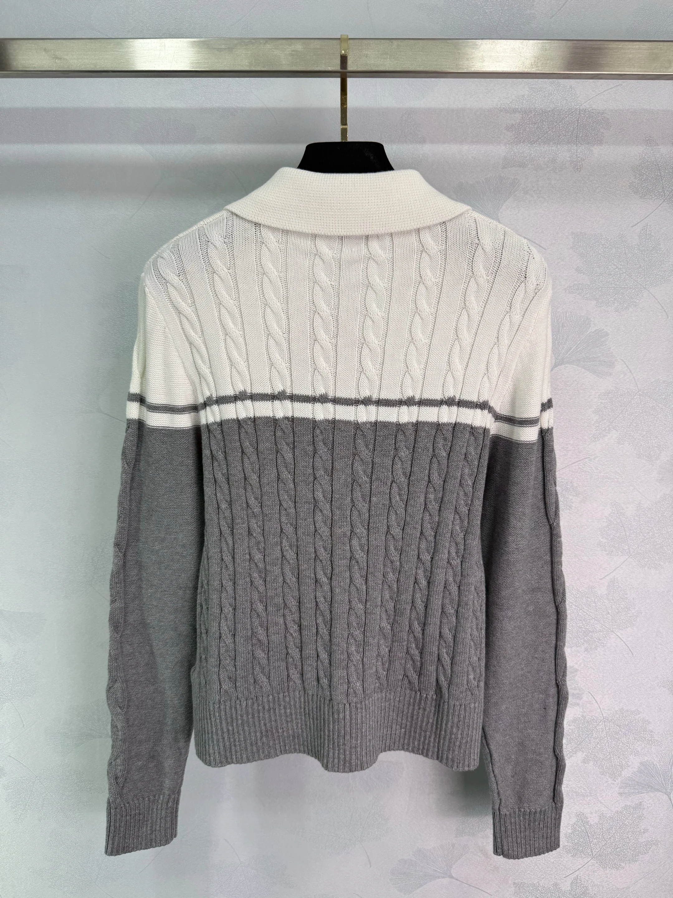 High quality autumn and winter women's white Fried Dough Twists knitting lapel knitting cardigan HL079
High quality autumn and winter women's white Fried Dough Twists knitting lapel knitting cardigan HL079