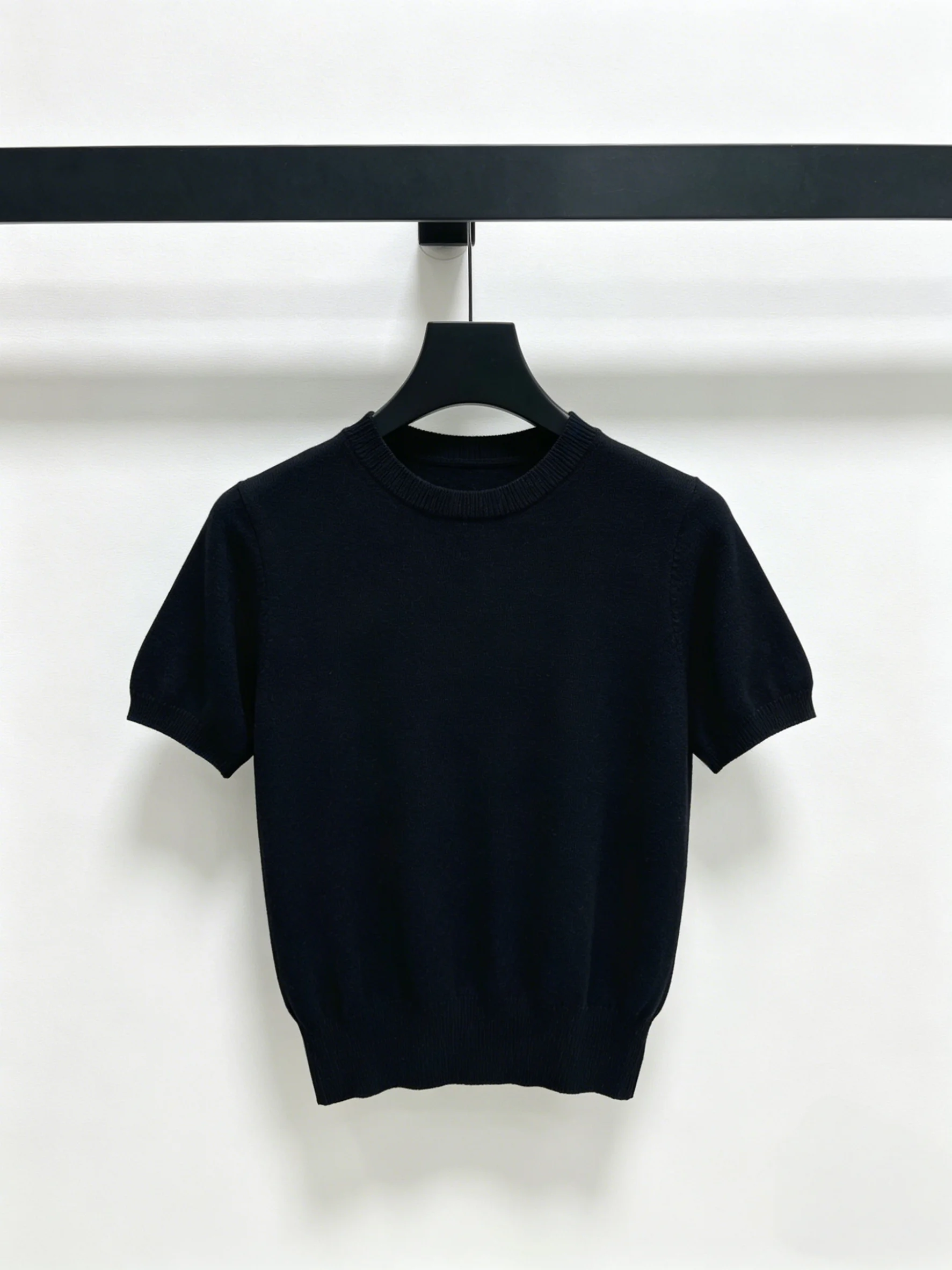 2026 New Women Short Sleeve Knit Top Size M L Slim Fit Crew Neck Solid Black Basic T Shirt Code 024
2026 New Women Short Sleeve Knit Top Size M L Slim Fit Crew Neck Solid Black Basic T Shirt Code 024