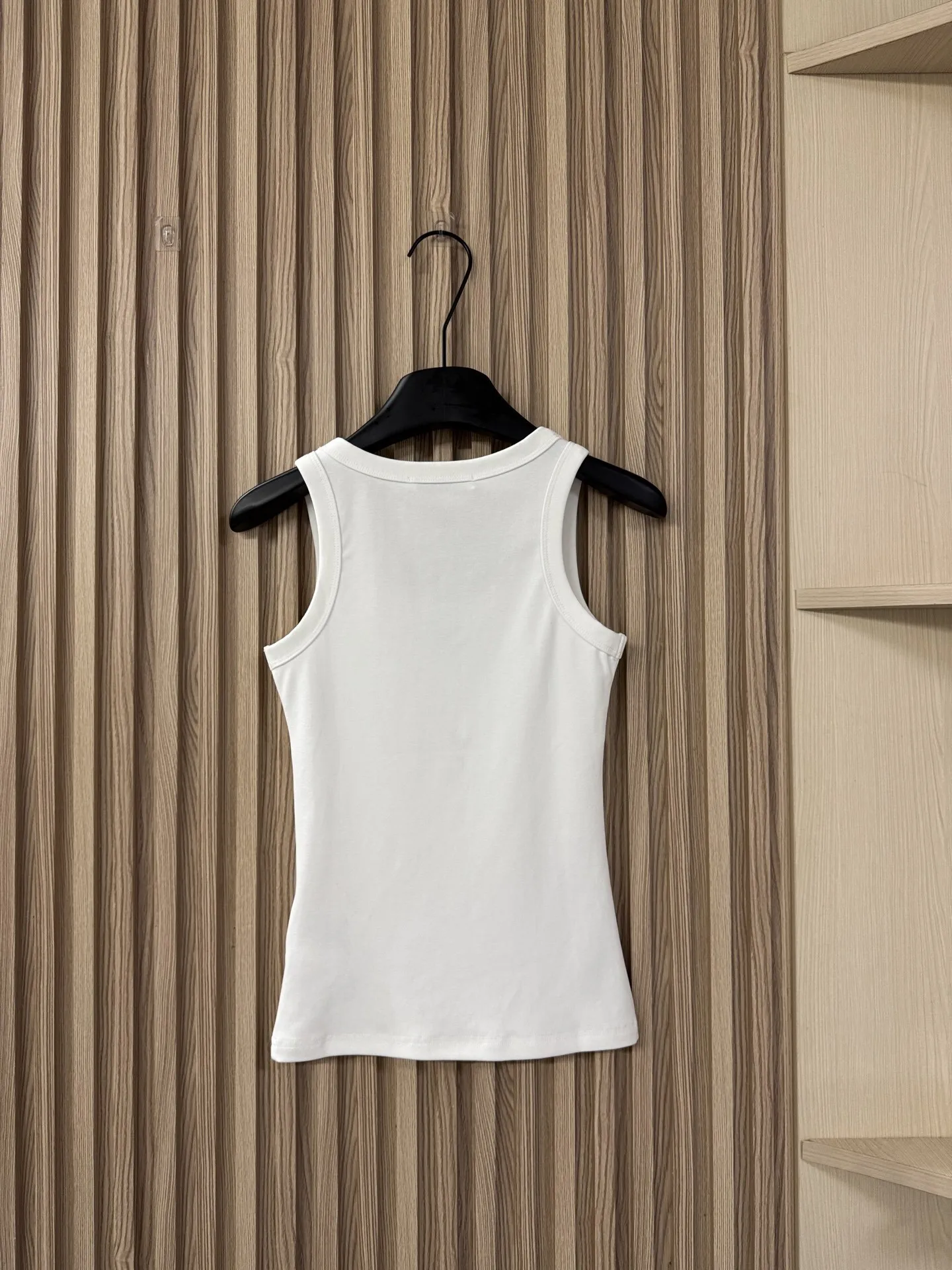 2026 spring high-quality women's knitted vest, round neck slim fit vest, casual elegant vest
2026 spring high-quality women's knitted vest, round neck slim fit vest, casual elegant vest