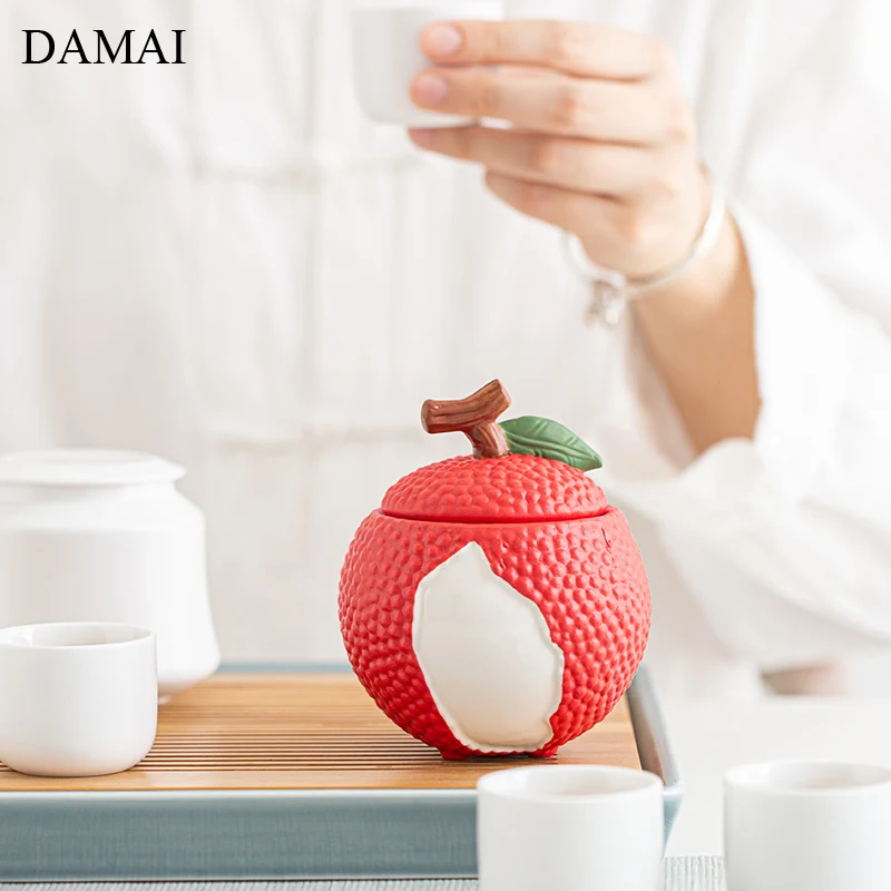 Декоративная керамическая чайная коробка Litchi, фарфоровый контейнер в форме апельсина для чайных листьев, кофейный столик, настольные коробки для хранения чая
Декоративная керамическая чайная коробка Litchi, фарфоровый контейнер в форме апельсина для чайных листьев, кофейный столик, настольные коробки для хранения чая