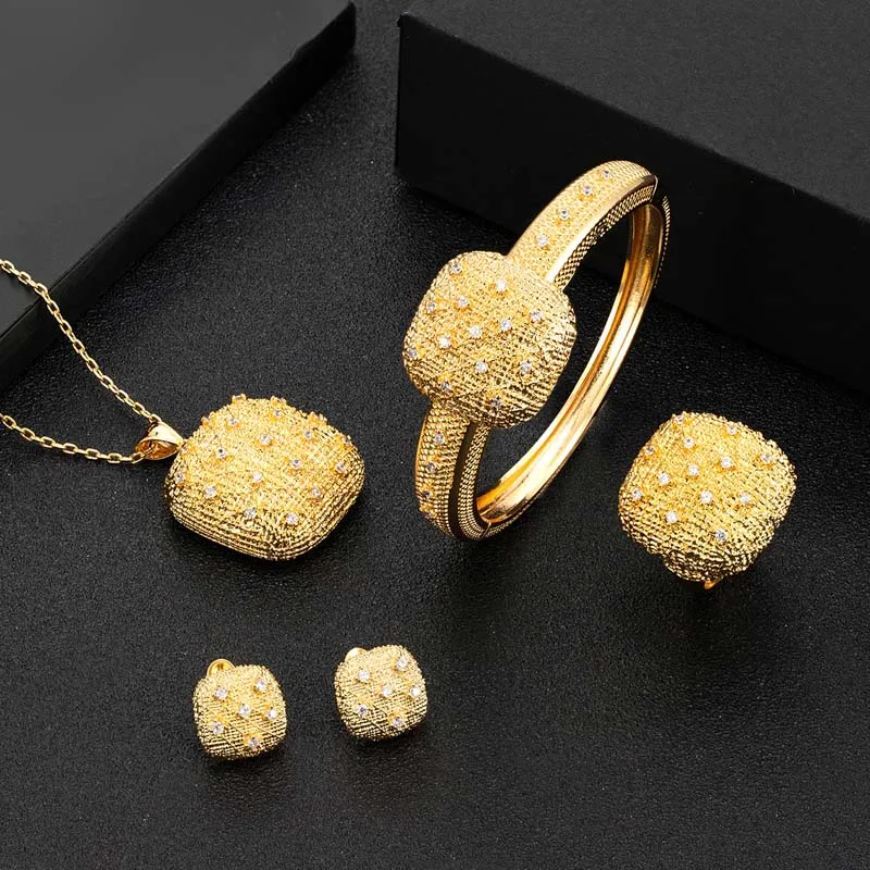 Zlxgirl jewelry Nigerian Mother Gold Pendant Earrings Bracelet Ring Set High-end Wedding Jewelry Set Dubai Gold necklace sets
Zlxgirl jewelry Nigerian Mother Gold Pendant Earrings Bracelet Ring Set High-end Wedding Jewelry Set Dubai Gold necklace sets