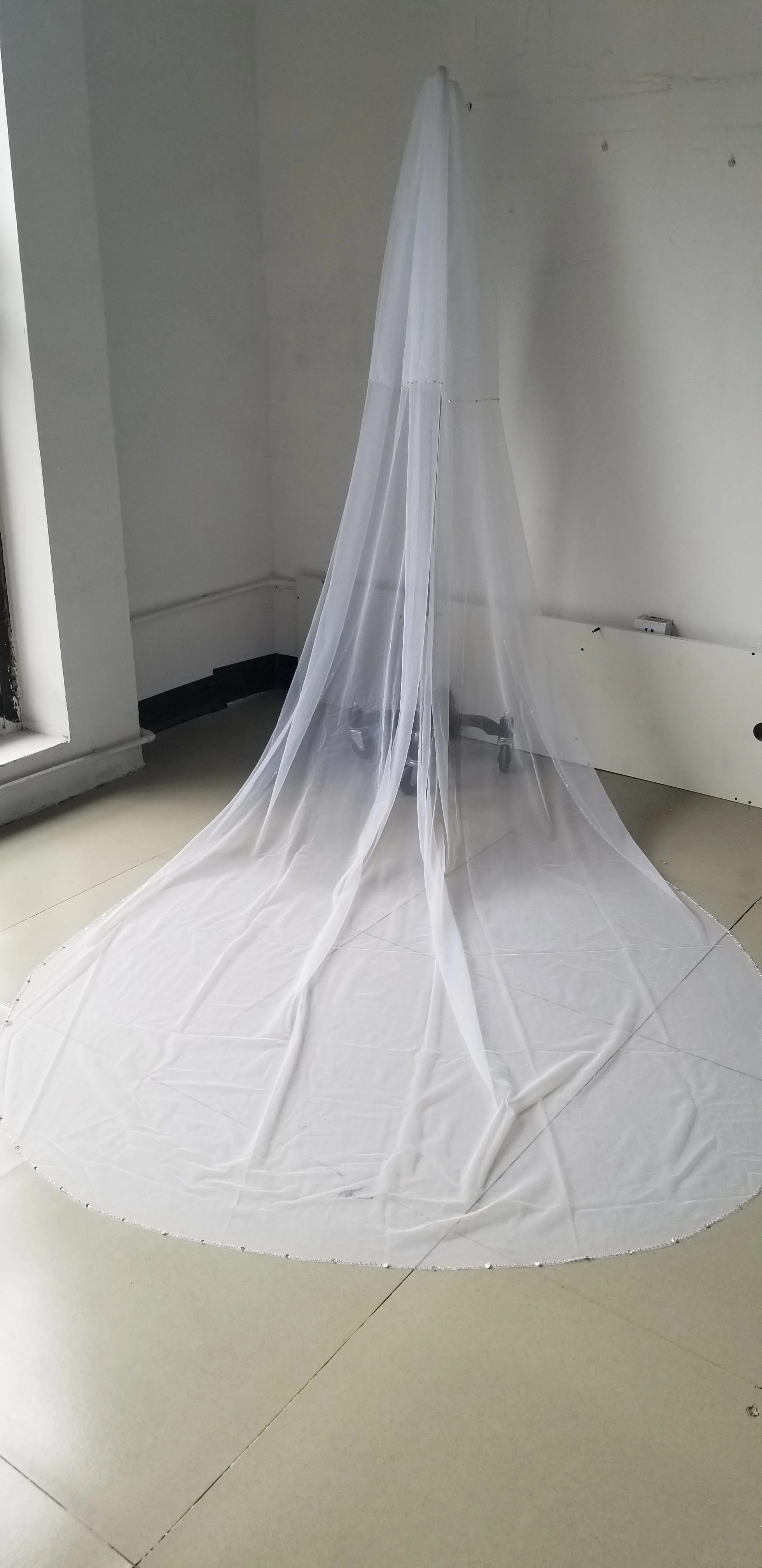 White Ivory Brilliant Beaded Edge Long Wedding Dress Veils Wedding Accessories Cathedral Bridal Veils In Stock Hot Selling
White Ivory Brilliant Beaded Edge Long Wedding Dress Veils Wedding Accessories Cathedral Bridal Veils In Stock Hot Selling