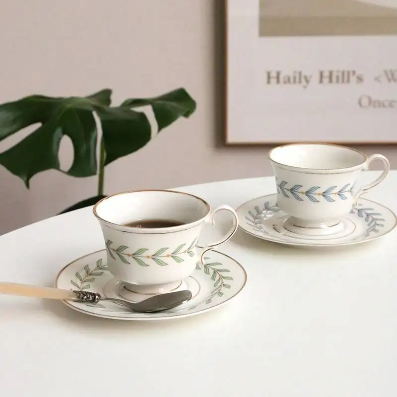 Golden Edge Leaves Ceramics Mugs with Saucer coffee mug Milk Tea office Cups Drinkware the Best birthday Gift for Friends
Golden Edge Leaves Ceramics Mugs with Saucer coffee mug Milk Tea office Cups Drinkware the Best birthday Gift for Friends