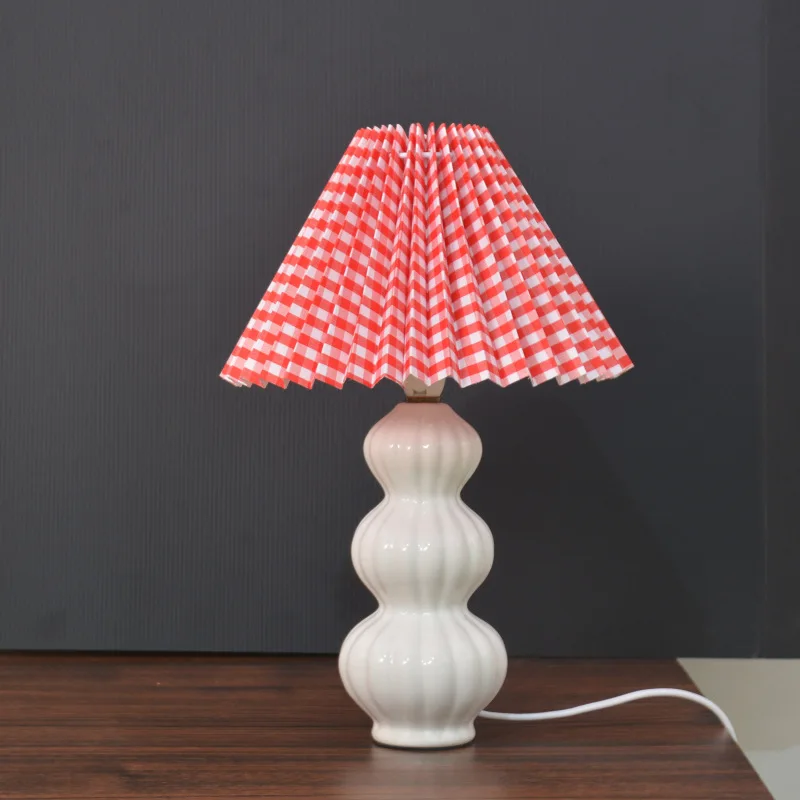 Modern Pleated Table Lamp Bedside Creative Decoration Atmosphere Ceramic Table Lamp Ins Korean Girl Vintage Desk Light Fixtures
Modern Pleated Table Lamp Bedside Creative Decoration Atmosphere Ceramic Table Lamp Ins Korean Girl Vintage Desk Light Fixtures