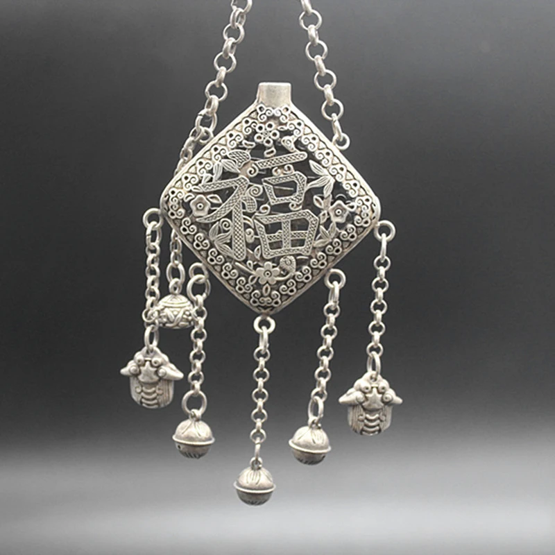 Collection of Chinese Miao Silver Copper Retro Hollow Fushou/Flower Sachet Pendant/Ornament
Collection of Chinese Miao Silver Copper Retro Hollow Fushou/Flower Sachet Pendant/Ornament