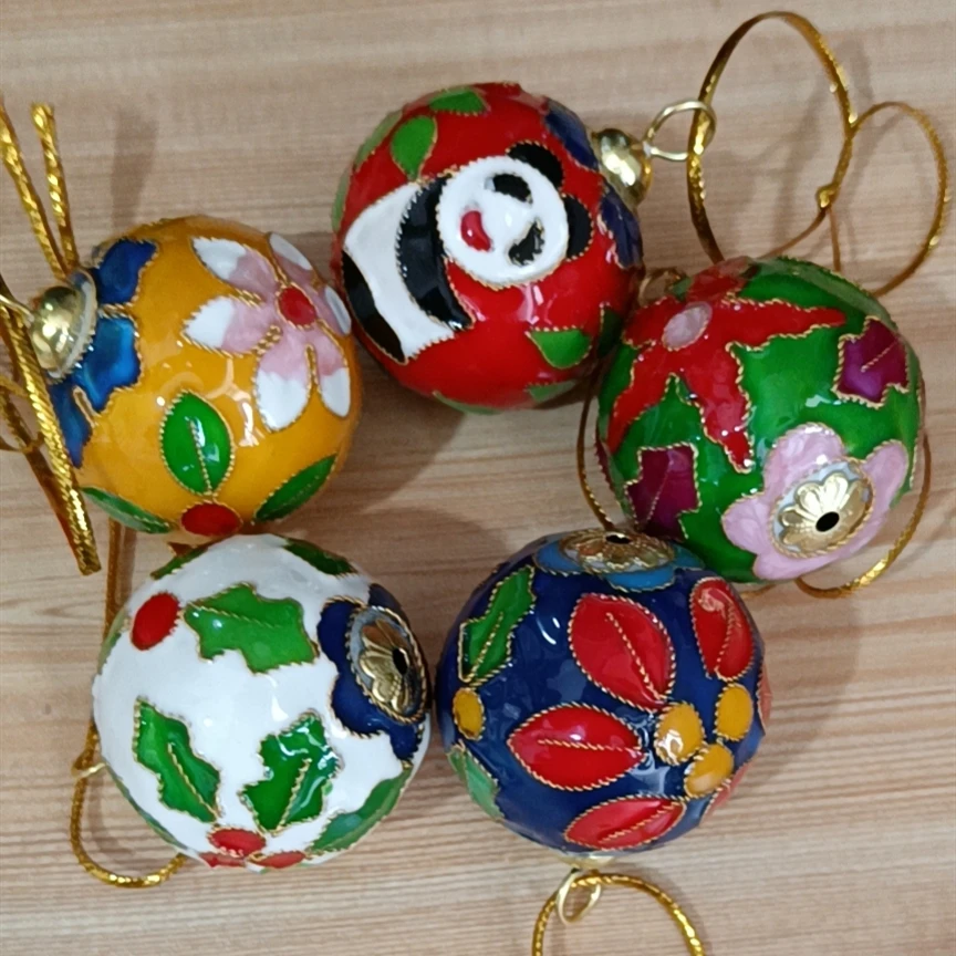 10pcs Chinese Round Ball Pendant Charms Cloisonne Enamel Filigree Ornaments Party Guests Gift Keychain Xmas Tree Hanging Decor
10pcs Chinese Round Ball Pendant Charms Cloisonne Enamel Filigree Ornaments Party Guests Gift Keychain Xmas Tree Hanging Decor