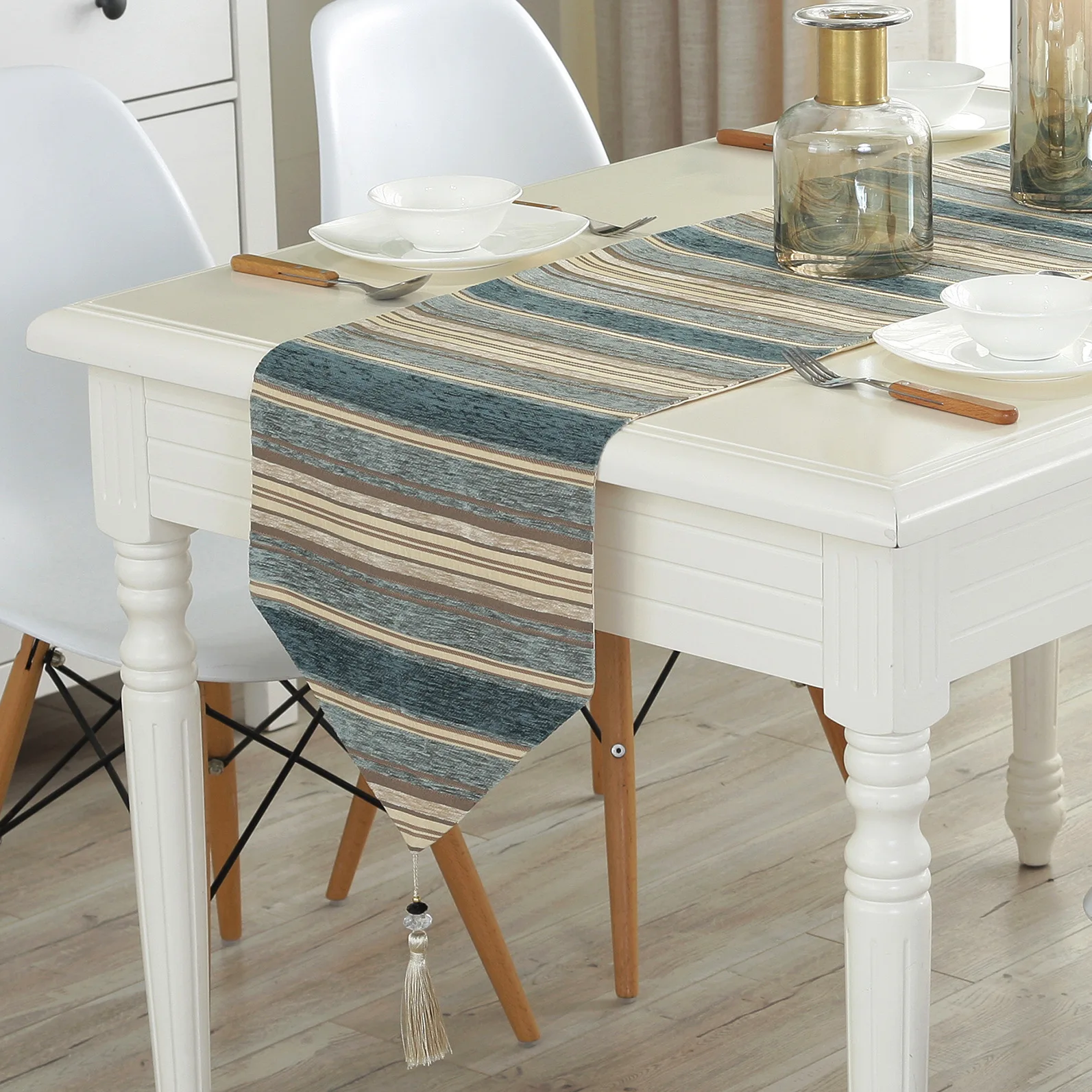 US european style contryside style table runner wholesale embroider sequin table runner for wedding hotel dinner party
US european style contryside style table runner wholesale embroider sequin table runner for wedding hotel dinner party