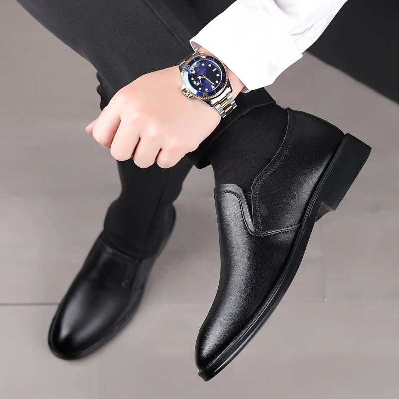 Мужские деловые кожаные туфли в винтажном стиле, всесезонные офисные прогулочные повседневные туфли, черные классические туфли для джентльмена 
Мужские деловые кожаные туфли в винтажном стиле, всесезонные офисные прогулочные повседневные туфли, черные классические туфли для джентльмена