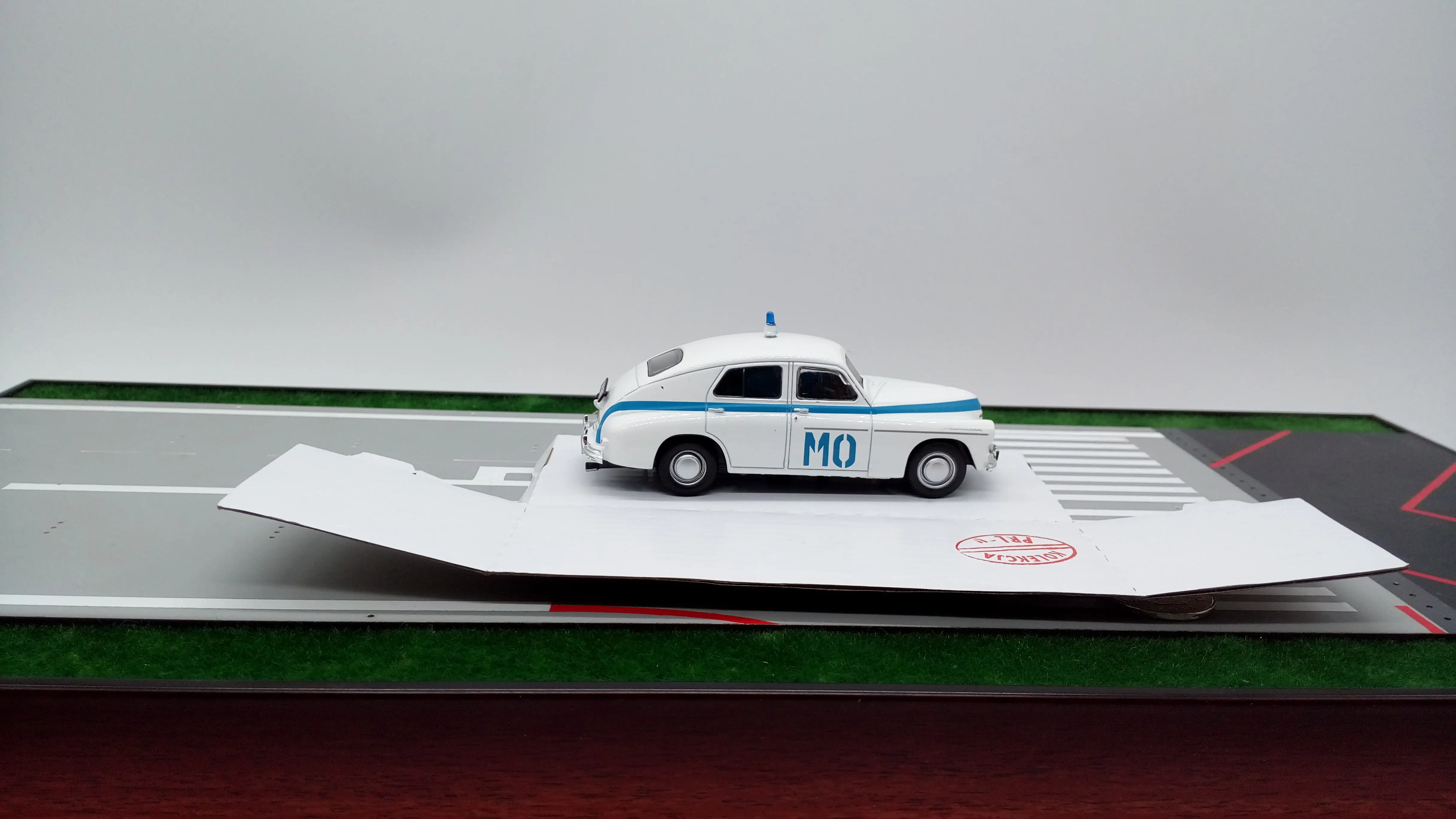 Маленькая Игрушечная модель автомобиля из сплава 1:43 warsawпольша M200 белая медицинская машина
Маленькая Игрушечная модель автомобиля из сплава 1:43 warsawпольша M200 белая медицинская машина