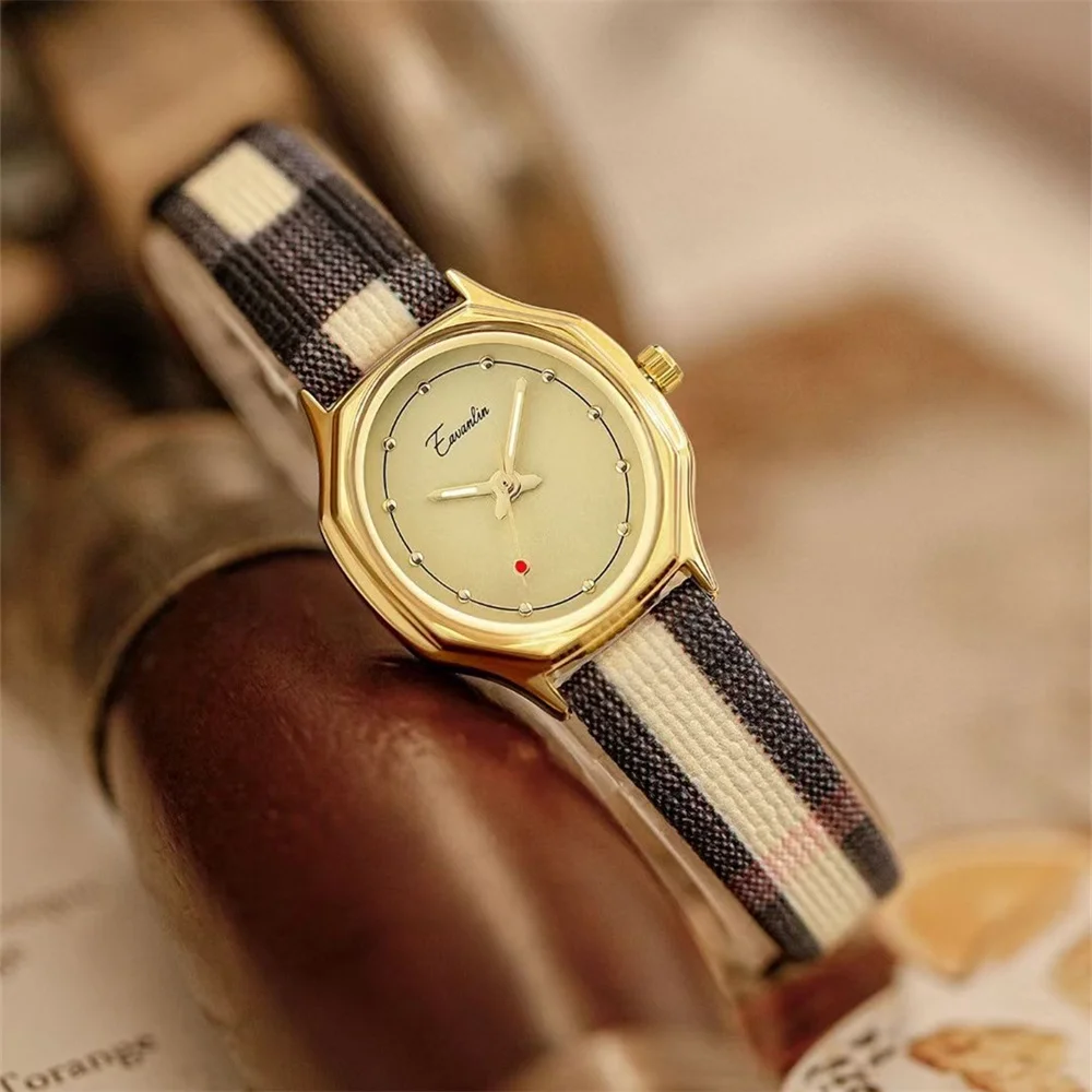 Old Fashion Geometric Antique Watches for Women Octagon Delicate Girls Students Wrist watch Quartz Cloth Leather Watches 3Bar
Old Fashion Geometric Antique Watches for Women Octagon Delicate Girls Students Wrist watch Quartz Cloth Leather Watches 3Bar